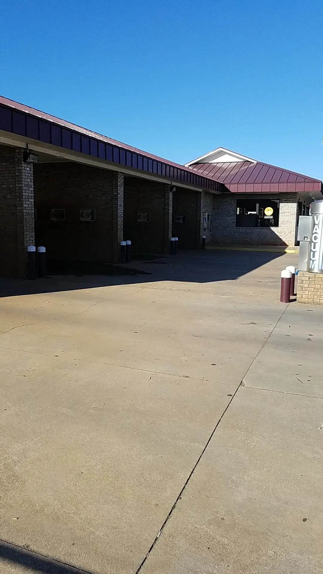 Tiger Wash Central Laundromat & Car Wash - Image 12