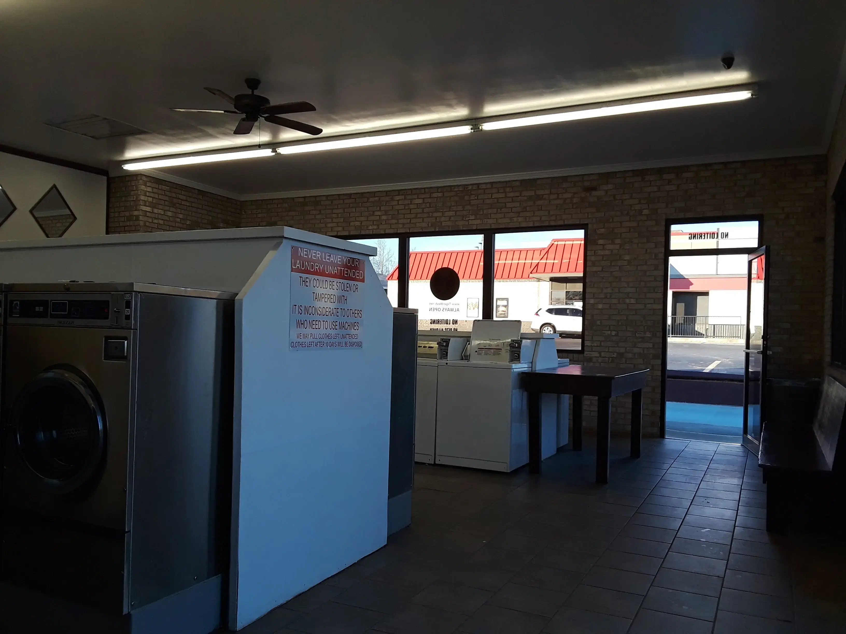 Tiger Wash Central Laundromat & Car Wash thumbnail 11