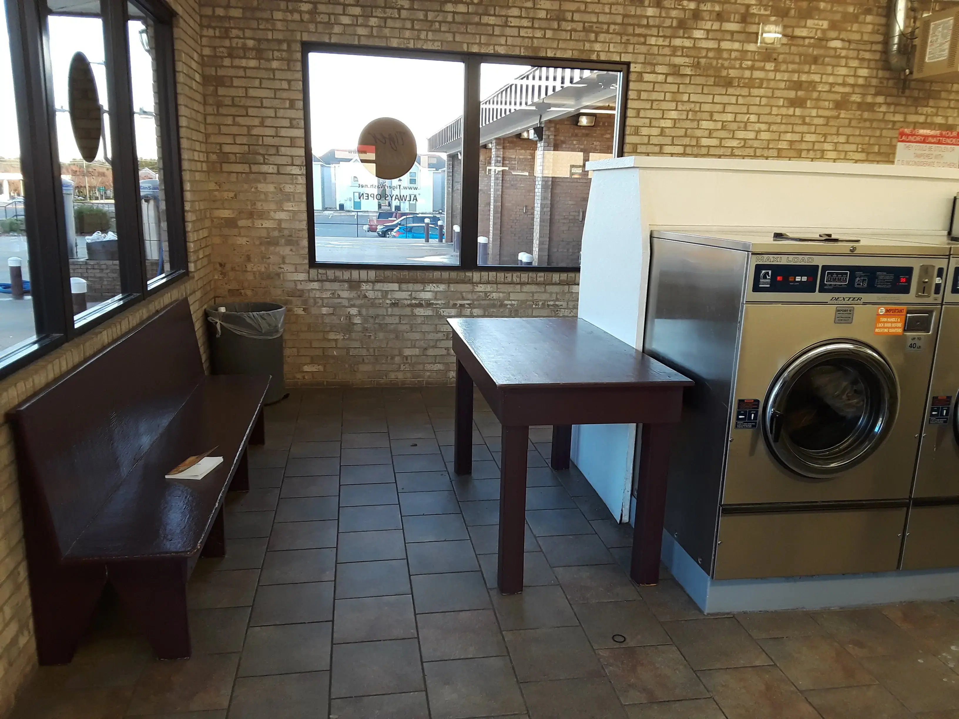 Tiger Wash Central Laundromat & Car Wash thumbnail 13