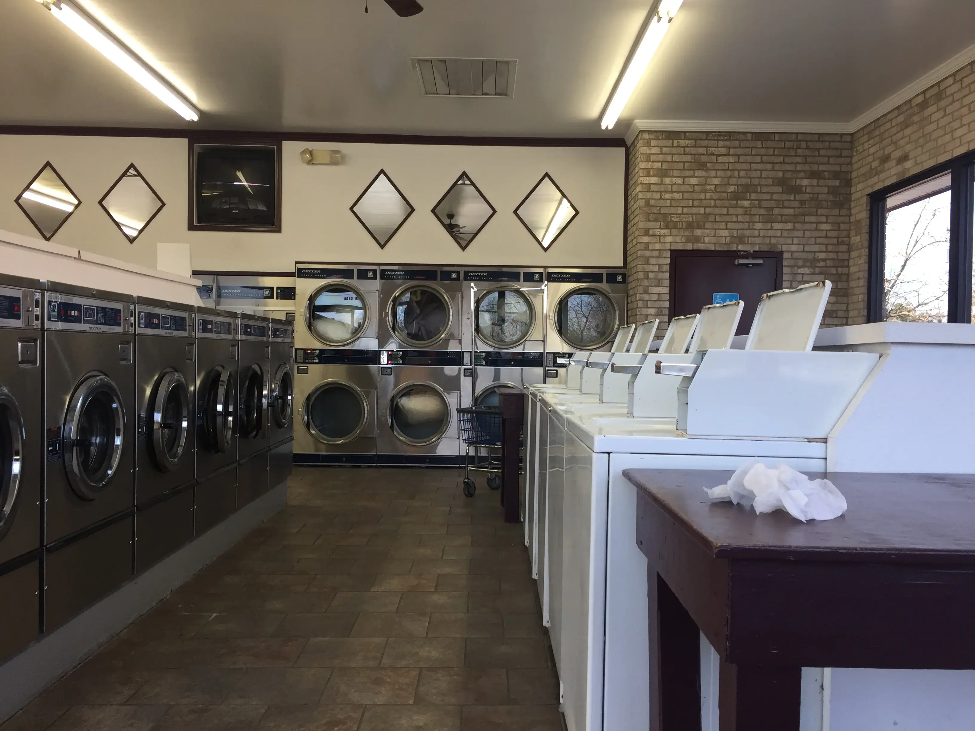 Tiger Wash Central Laundromat & Car Wash thumbnail 15