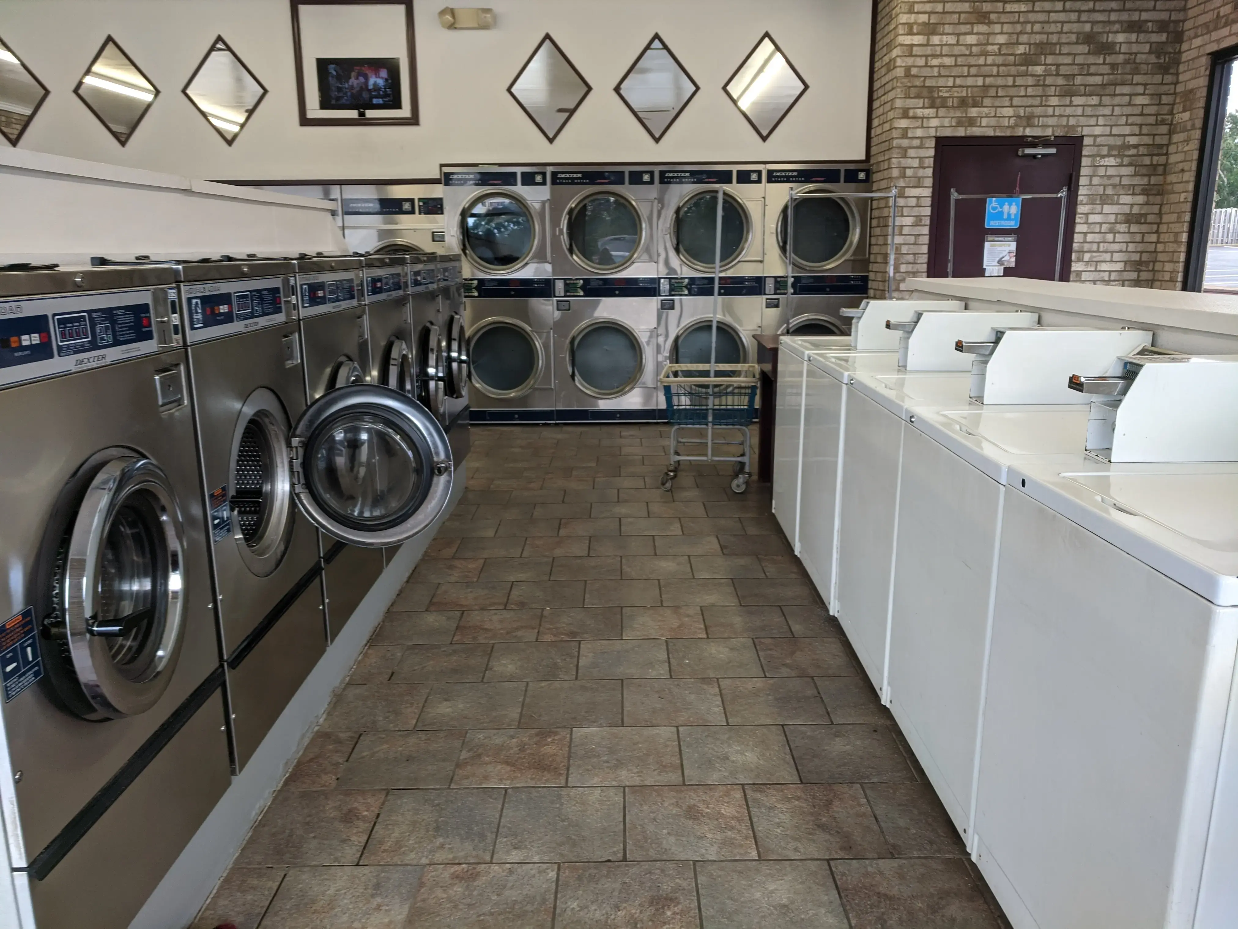 Tiger Wash Central Laundromat & Car Wash thumbnail 2