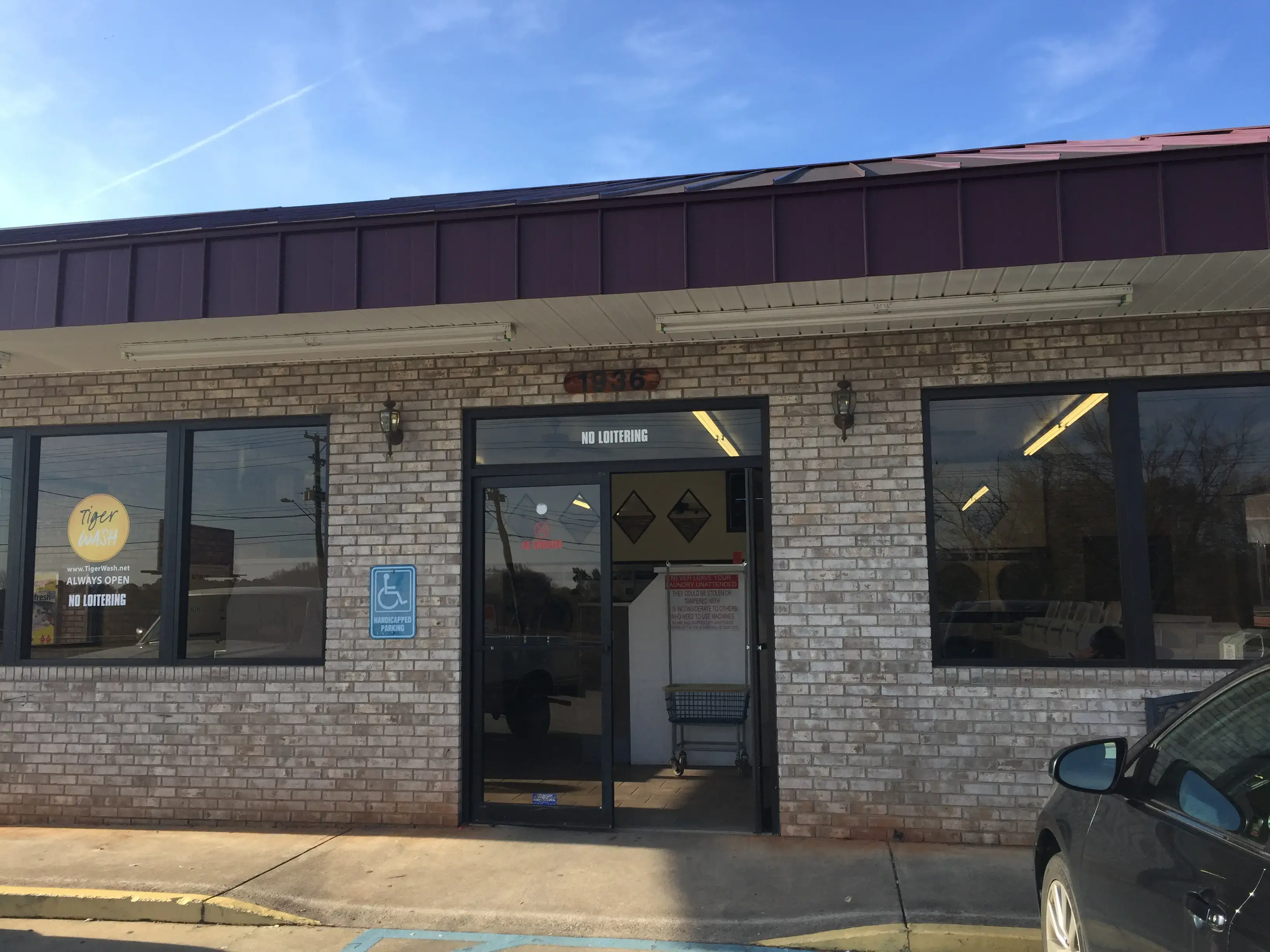 Tiger Wash Central Laundromat & Car Wash thumbnail 17