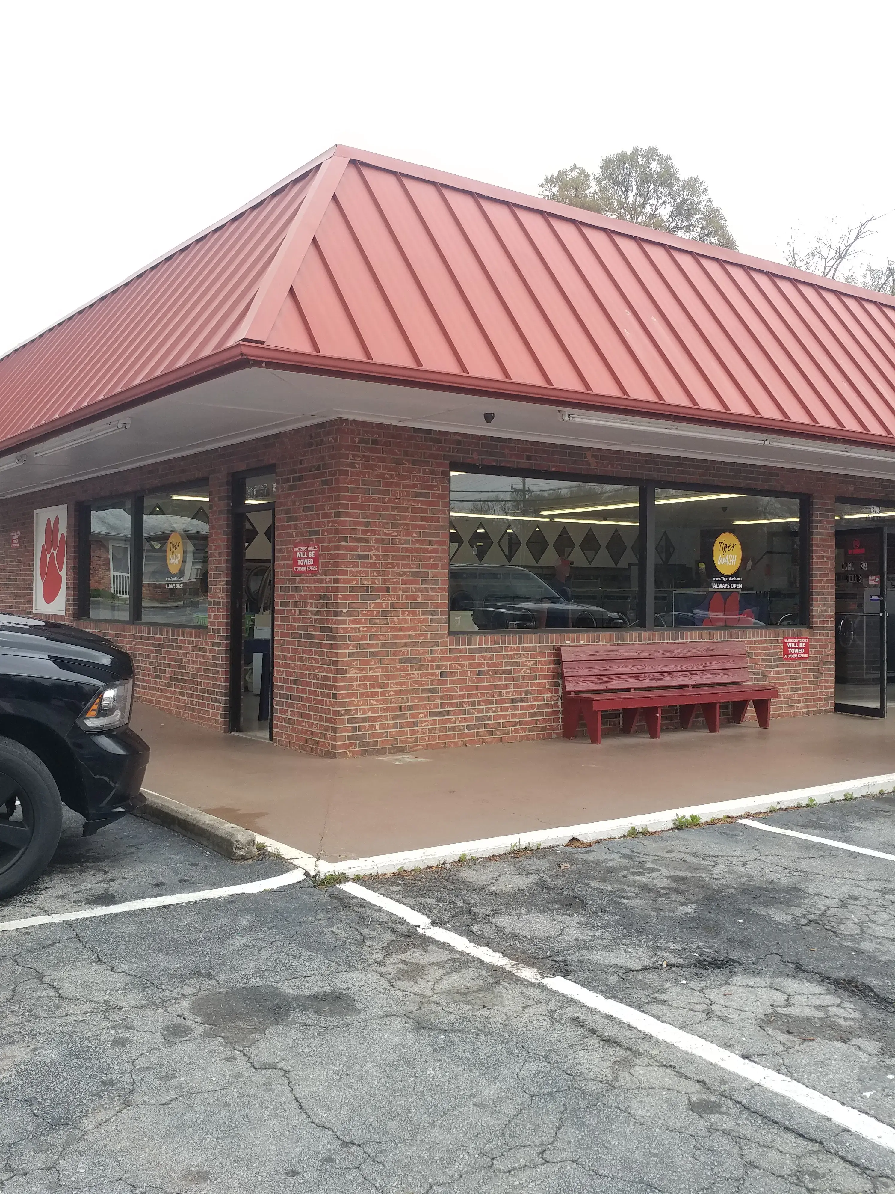 Tiger Wash Clemson Laundromat & Car Wash - Image 9