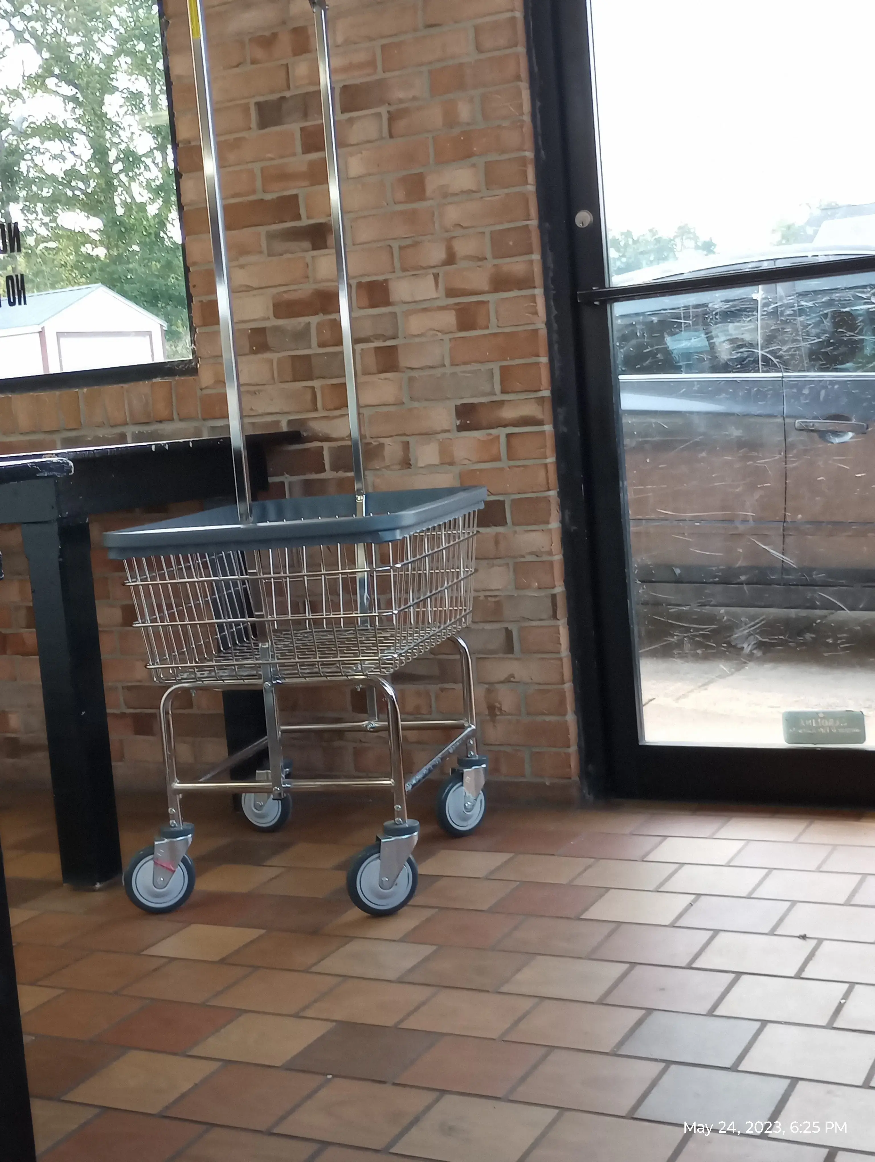 Tiger Wash Liberty Laundromat & Car Wash thumbnail 4