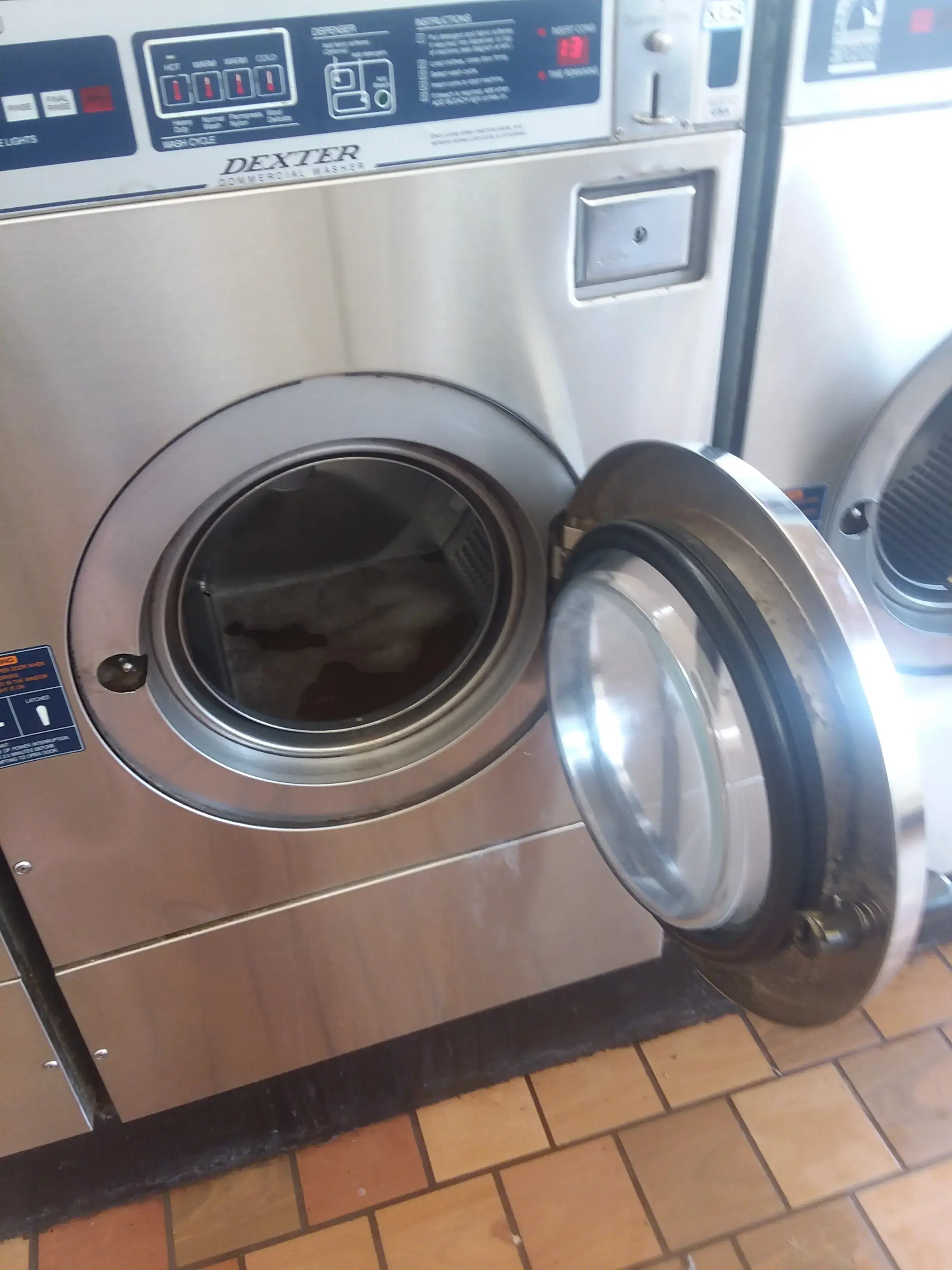 Tiger Wash Liberty Laundromat & Car Wash - Image 8