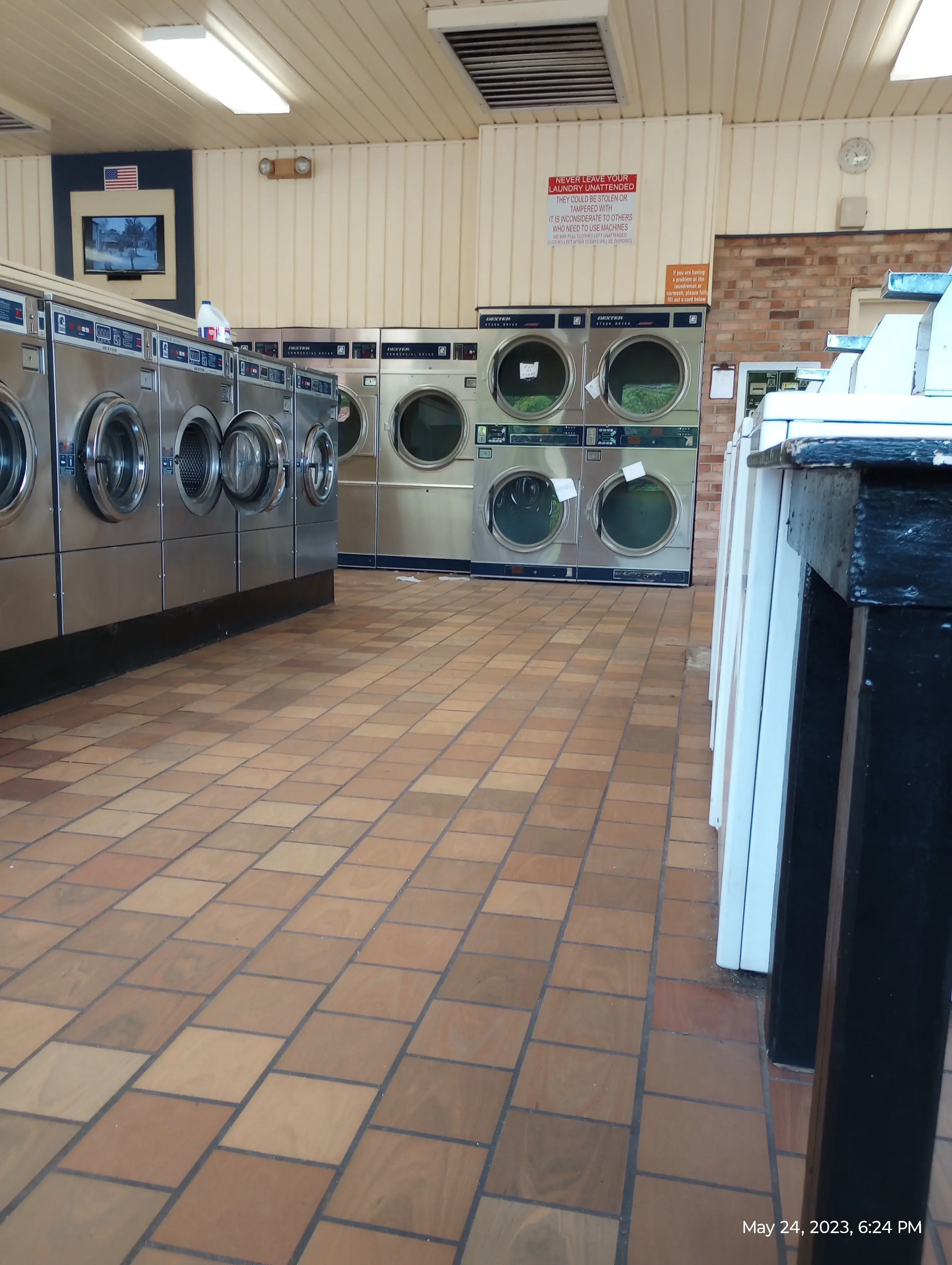 Tiger Wash Liberty Laundromat & Car Wash thumbnail 3