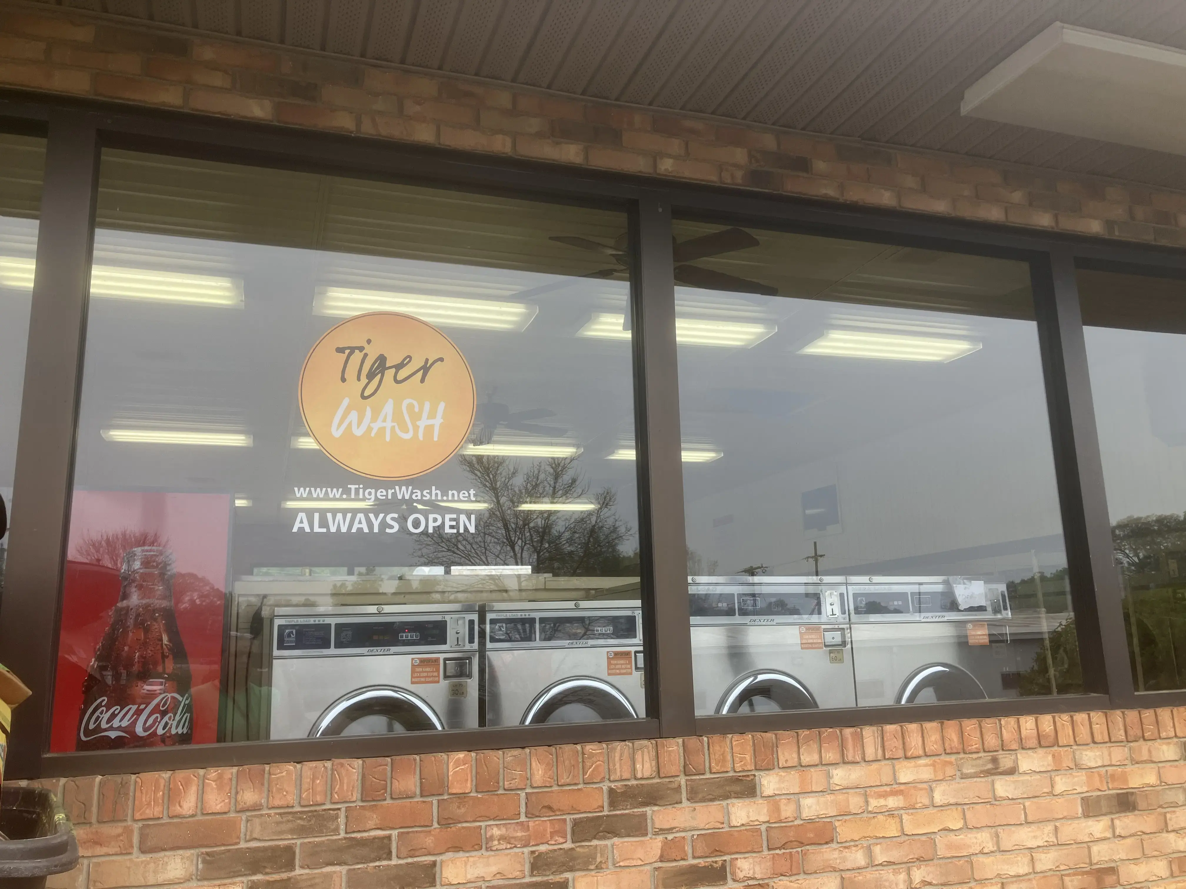 Tiger Wash Pendleton Laundromat & Car Wash thumbnail 9