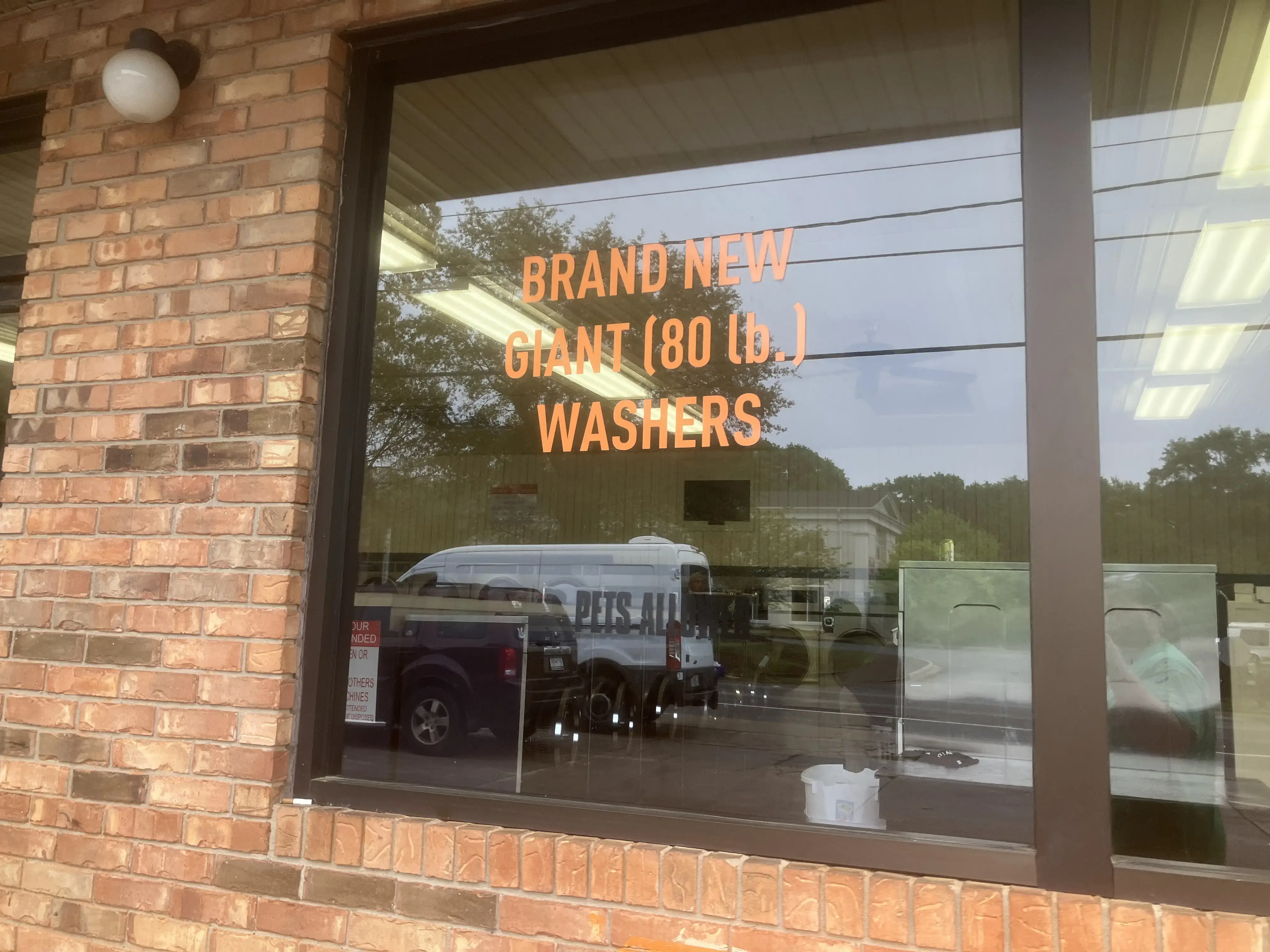 Tiger Wash Pendleton Laundromat & Car Wash thumbnail 5