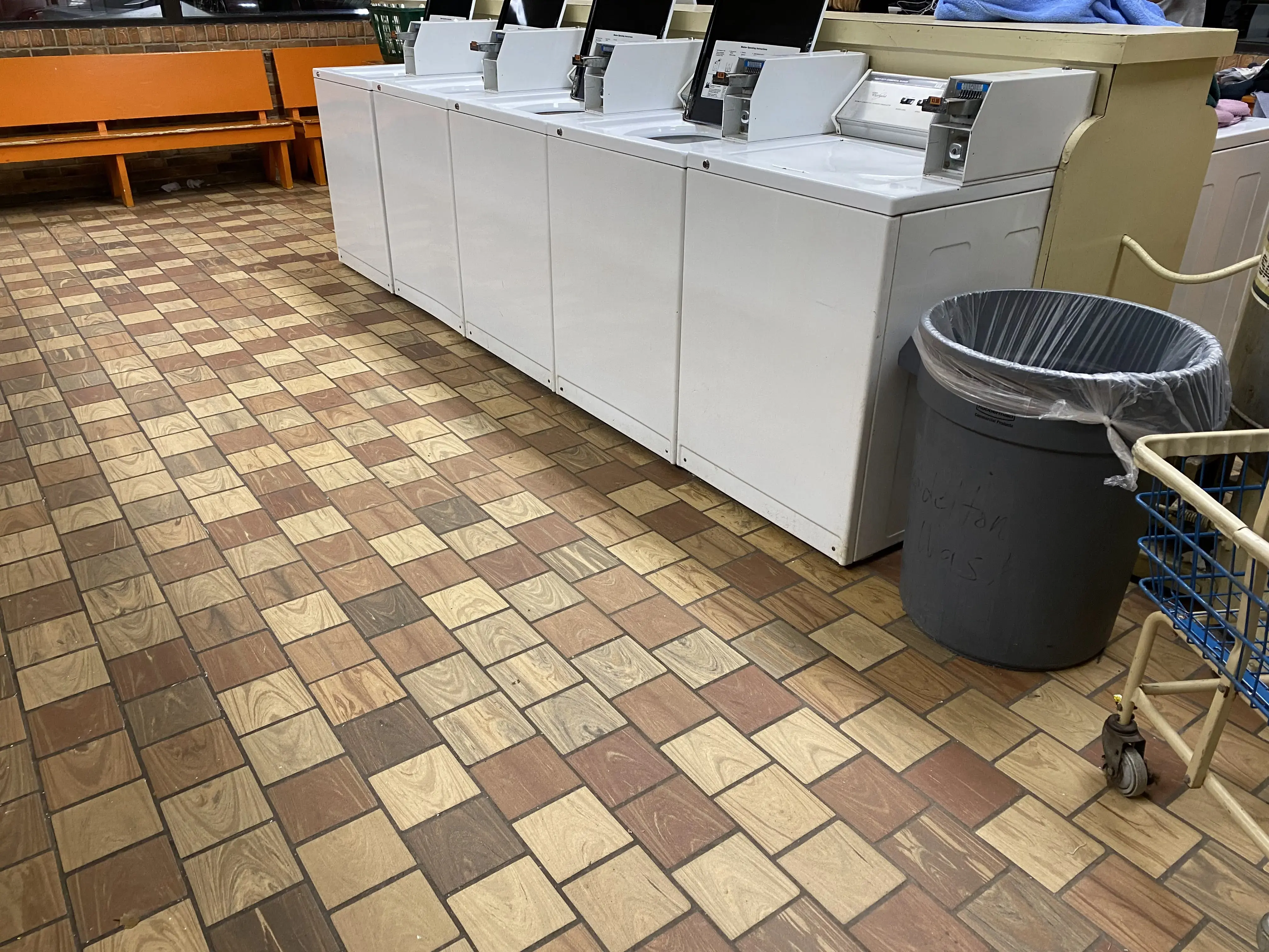 Tiger Wash Pendleton Laundromat & Car Wash thumbnail 12