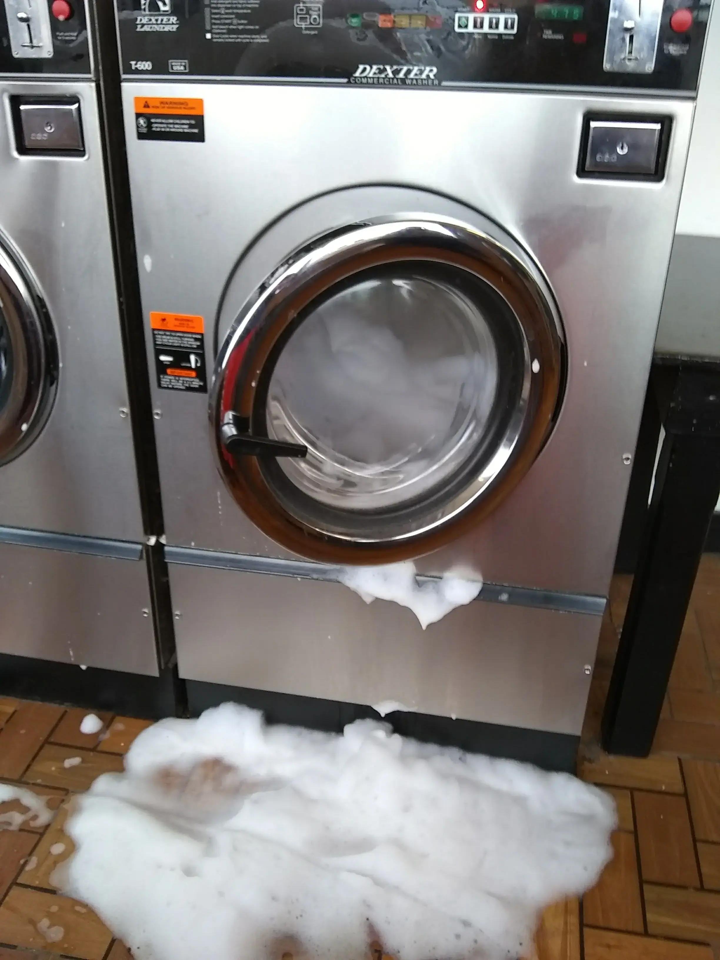 Tiger Wash Seneca Laundromat & Car Wash - Image 10