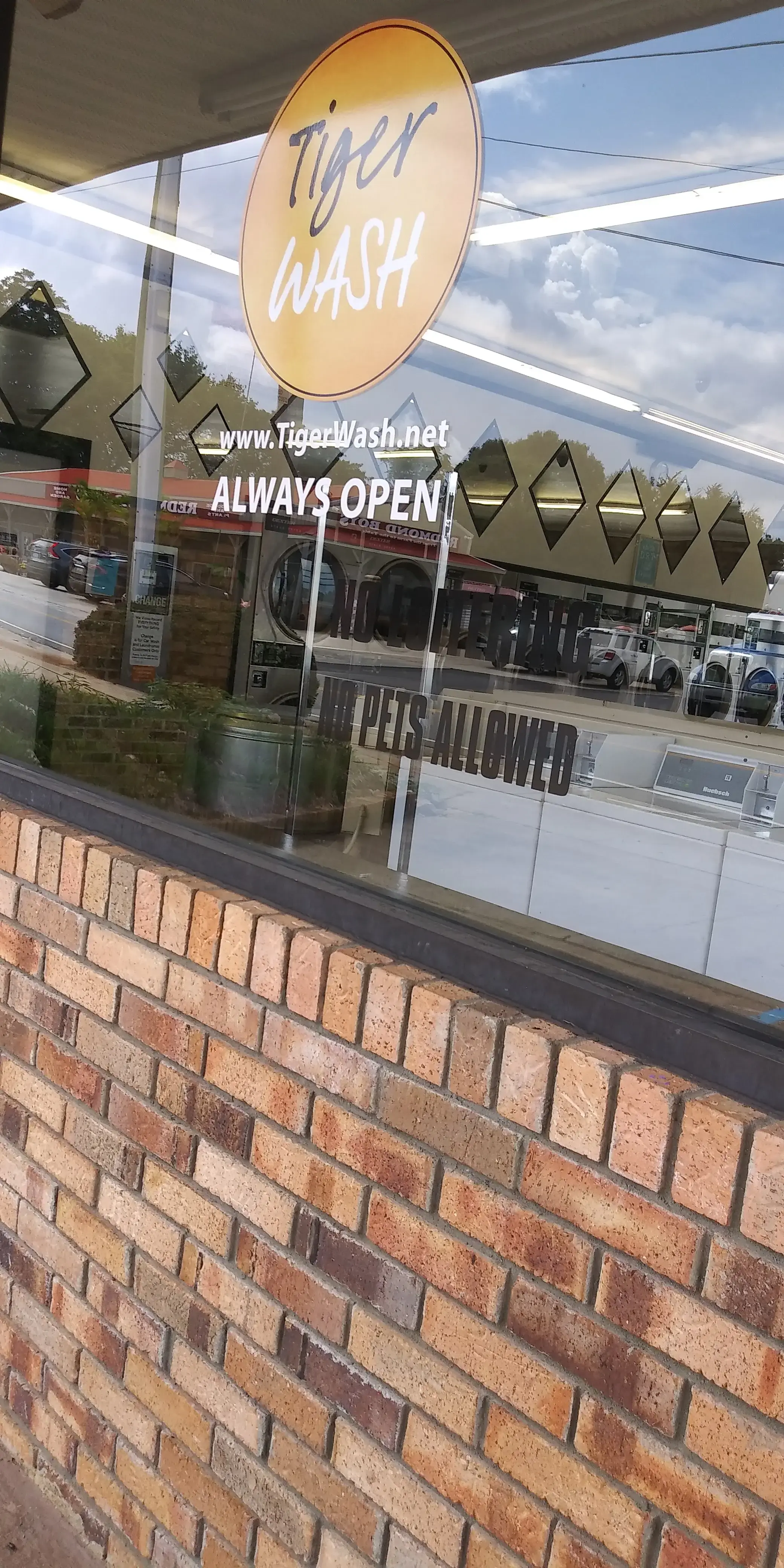 Tiger Wash Seneca Laundromat & Car Wash thumbnail 11