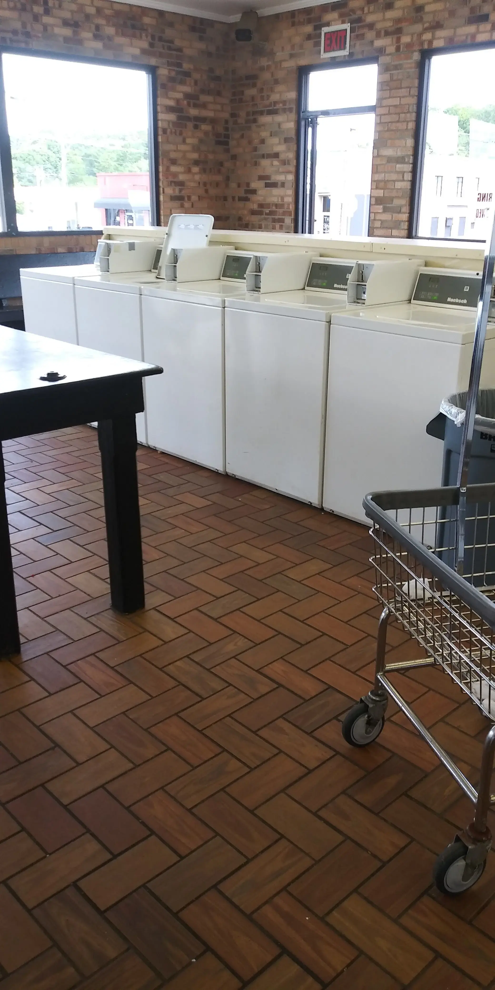 Tiger Wash Seneca Laundromat & Car Wash thumbnail 5