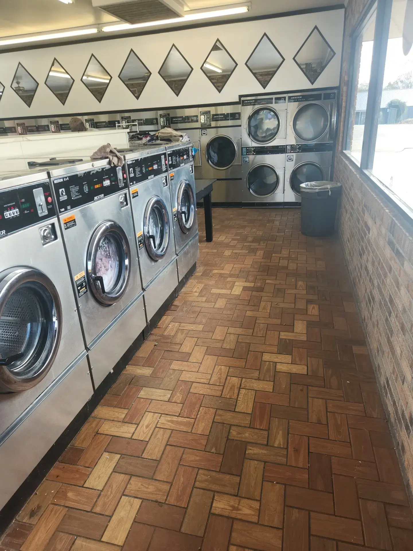 Tiger Wash Seneca Laundromat & Car Wash thumbnail 2