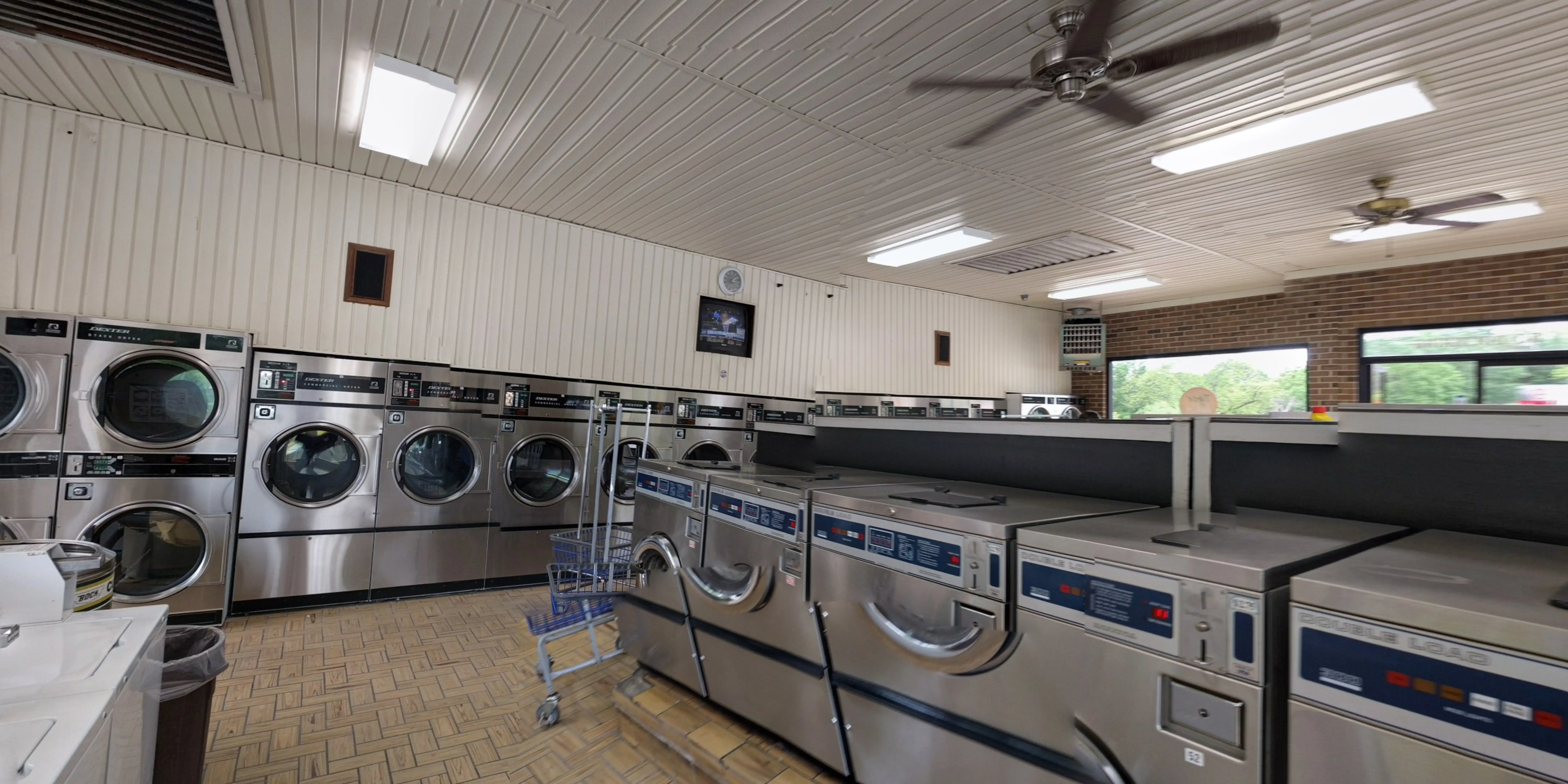 Tiger Wash Walhalla Laundromat & Car Wash - Image 18