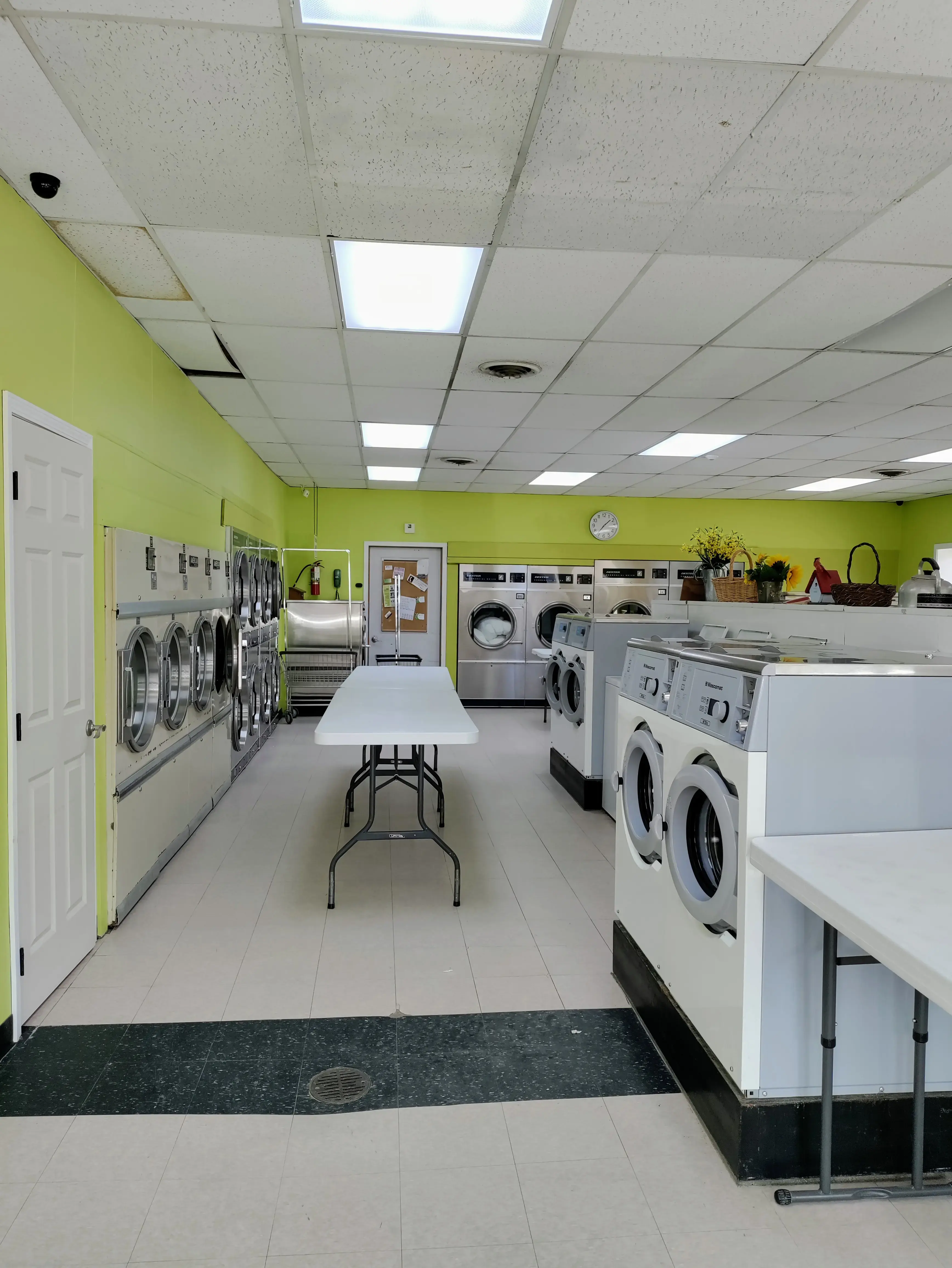 Time Saver Laundromat - Image 7