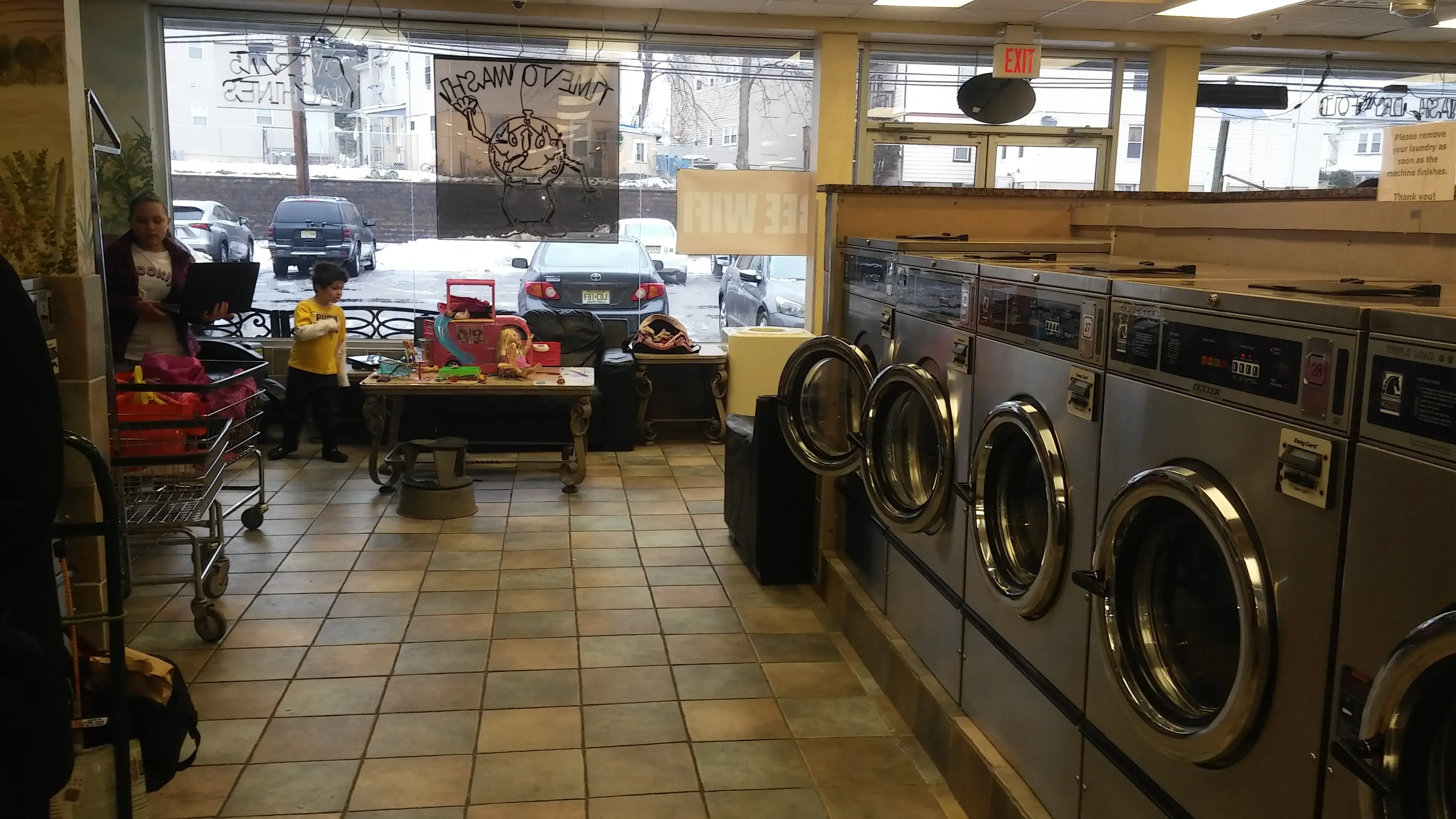 Time To Wash Laundromat thumbnail 5