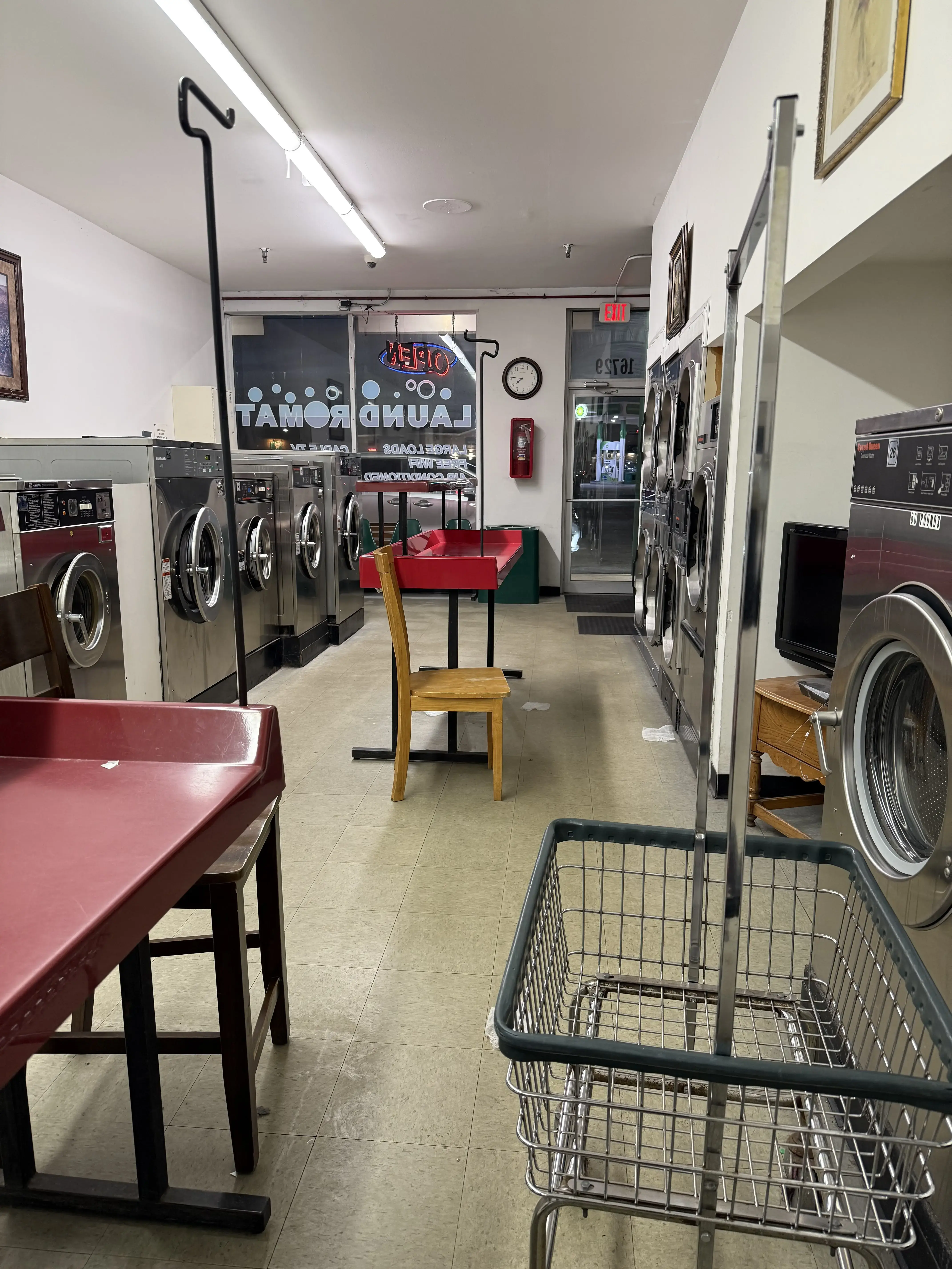 Tinley Park Laundromat - Image 7