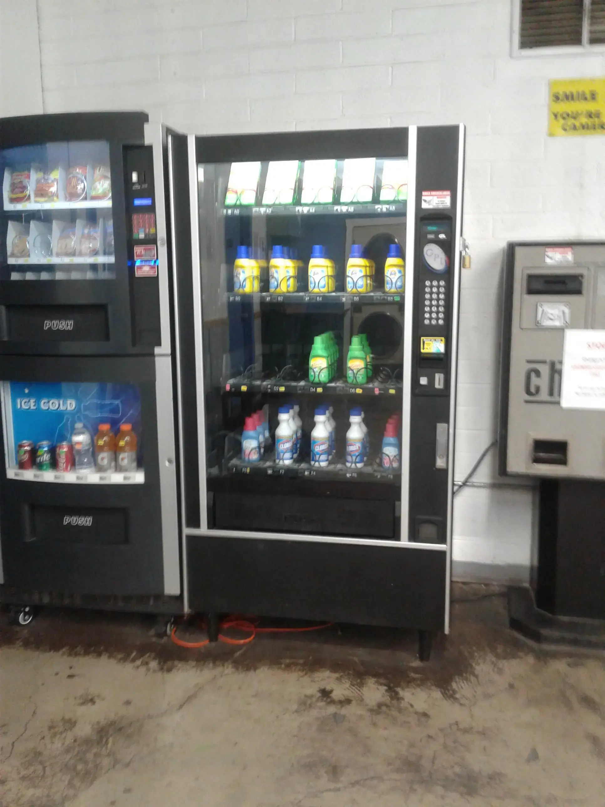 Tiny Bubbles 24 Hour Phoenix Laundromat - Image 16