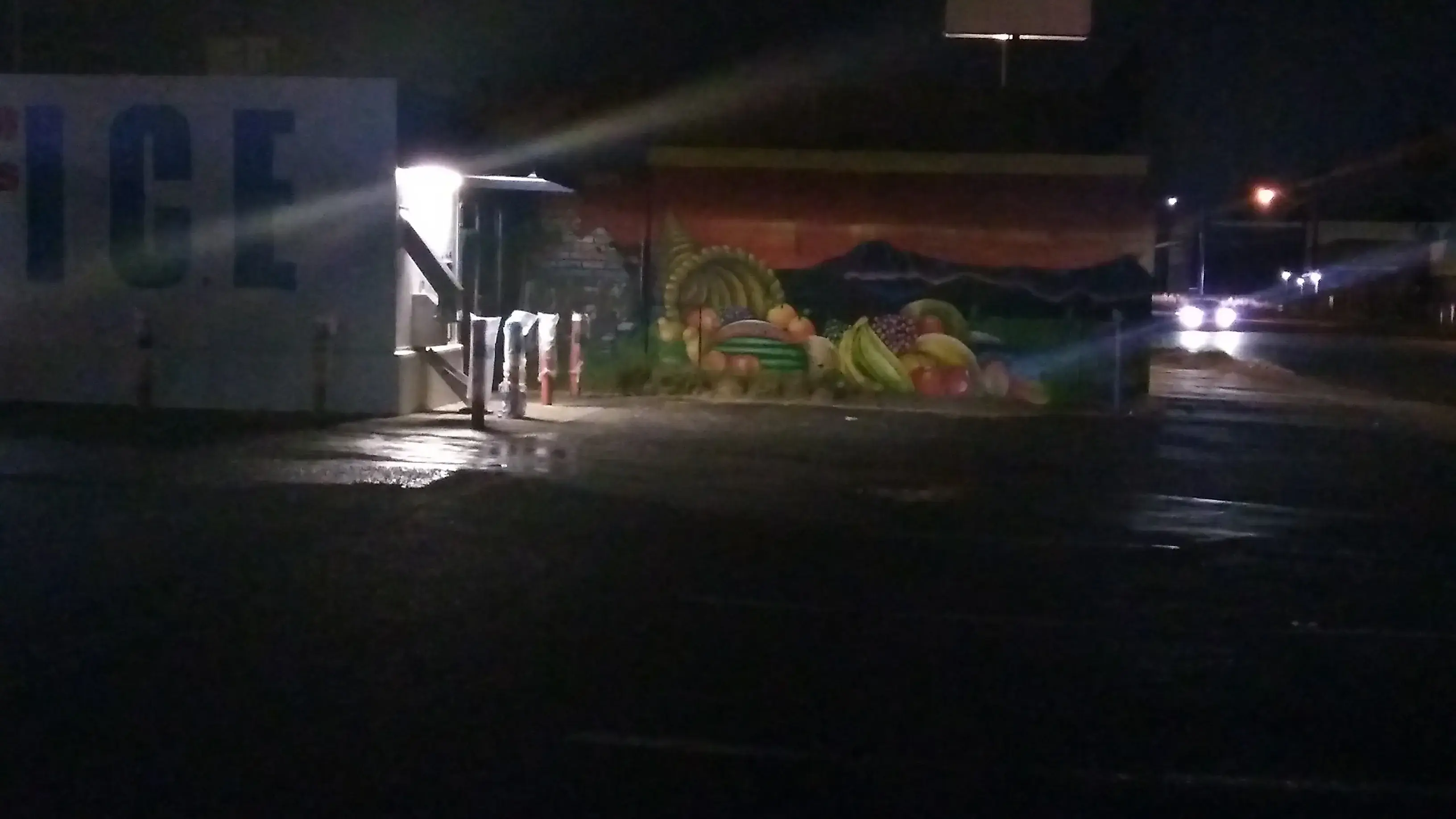 Tiny Bubbles 24 Hour Phoenix Laundromat - Image 19