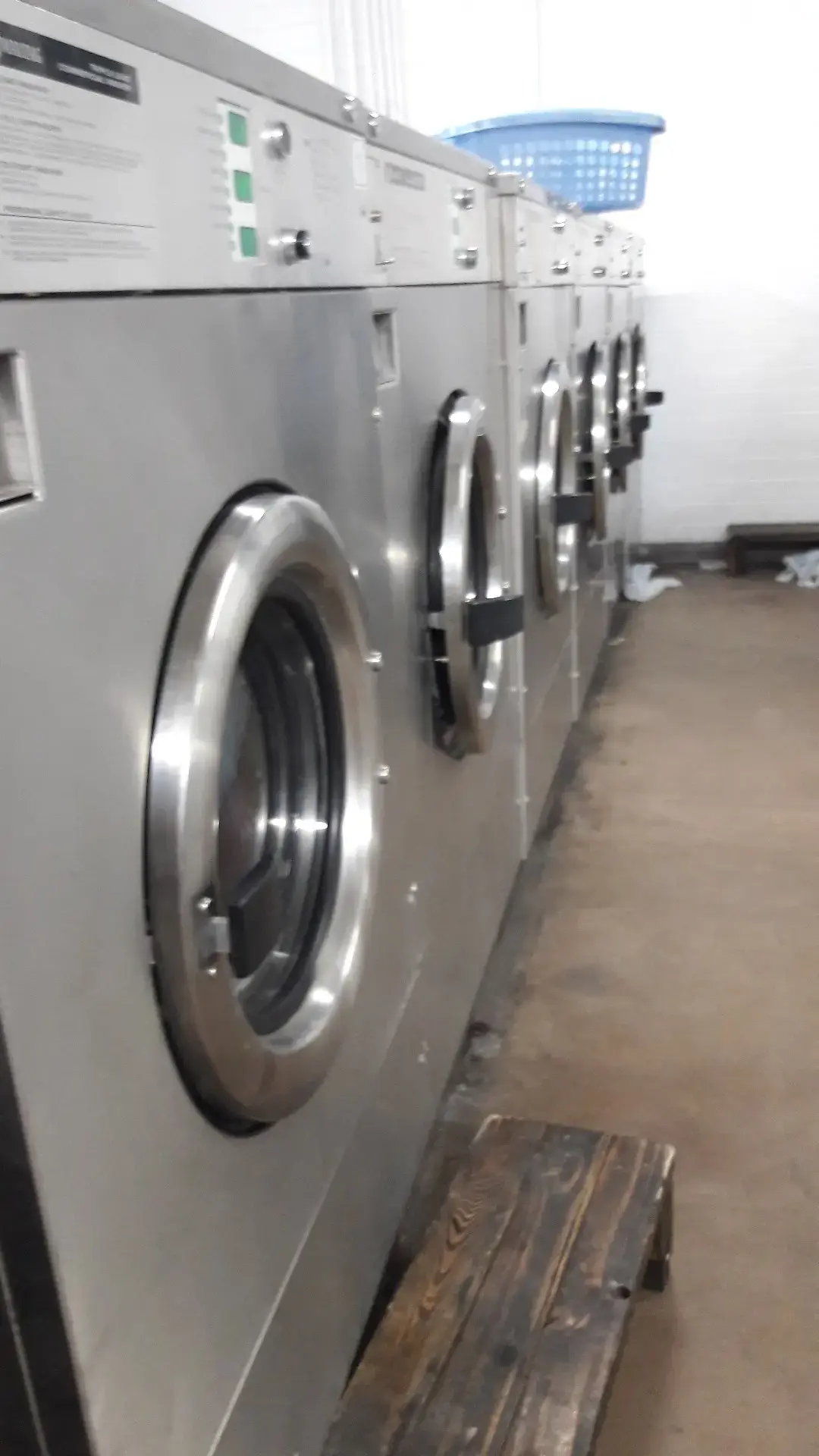 Tiny Bubbles 24 Hour Phoenix Laundromat - Image 11