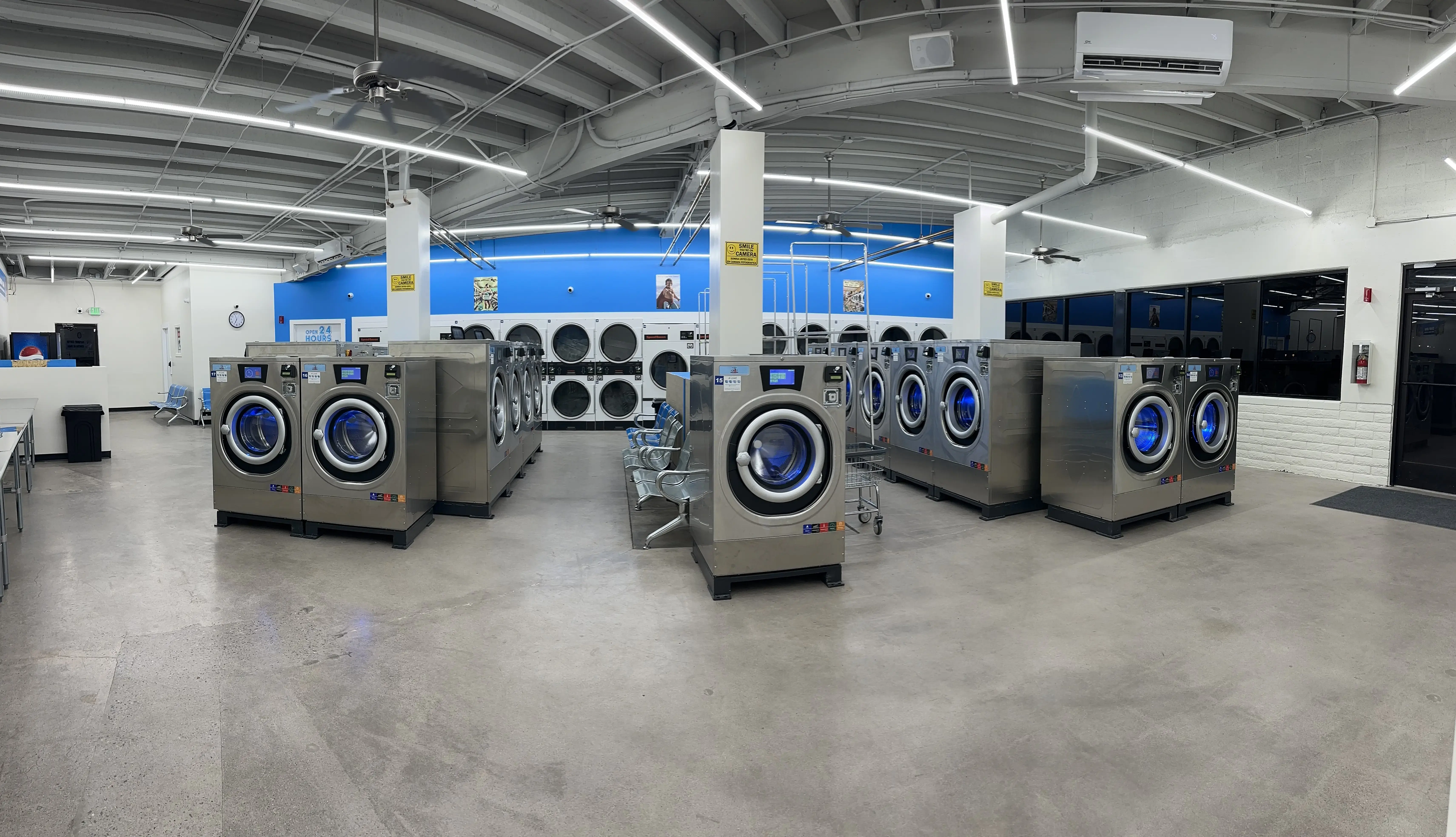 Tiny Bubbles 24 Hour Tempe Laundromat - Image 1