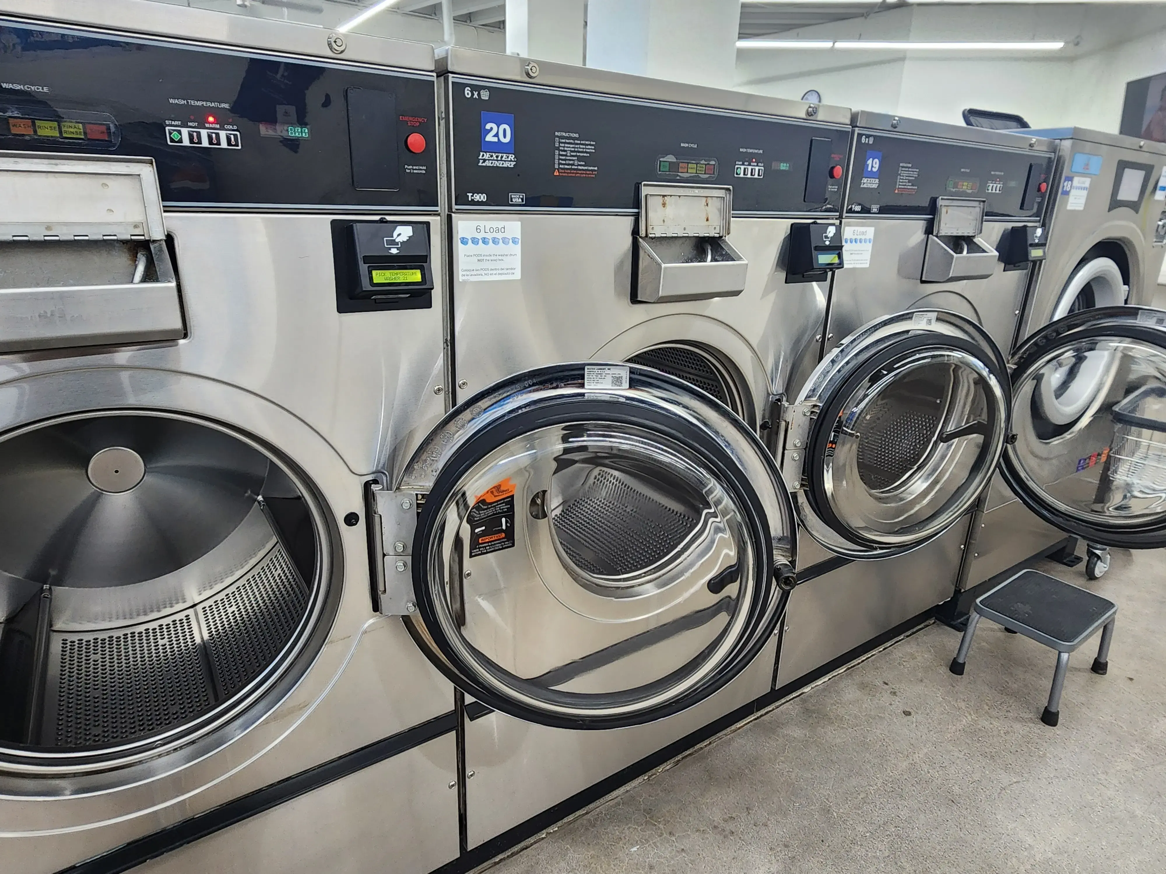 Tiny Bubbles 24 Hour Tempe Laundromat - Image 4