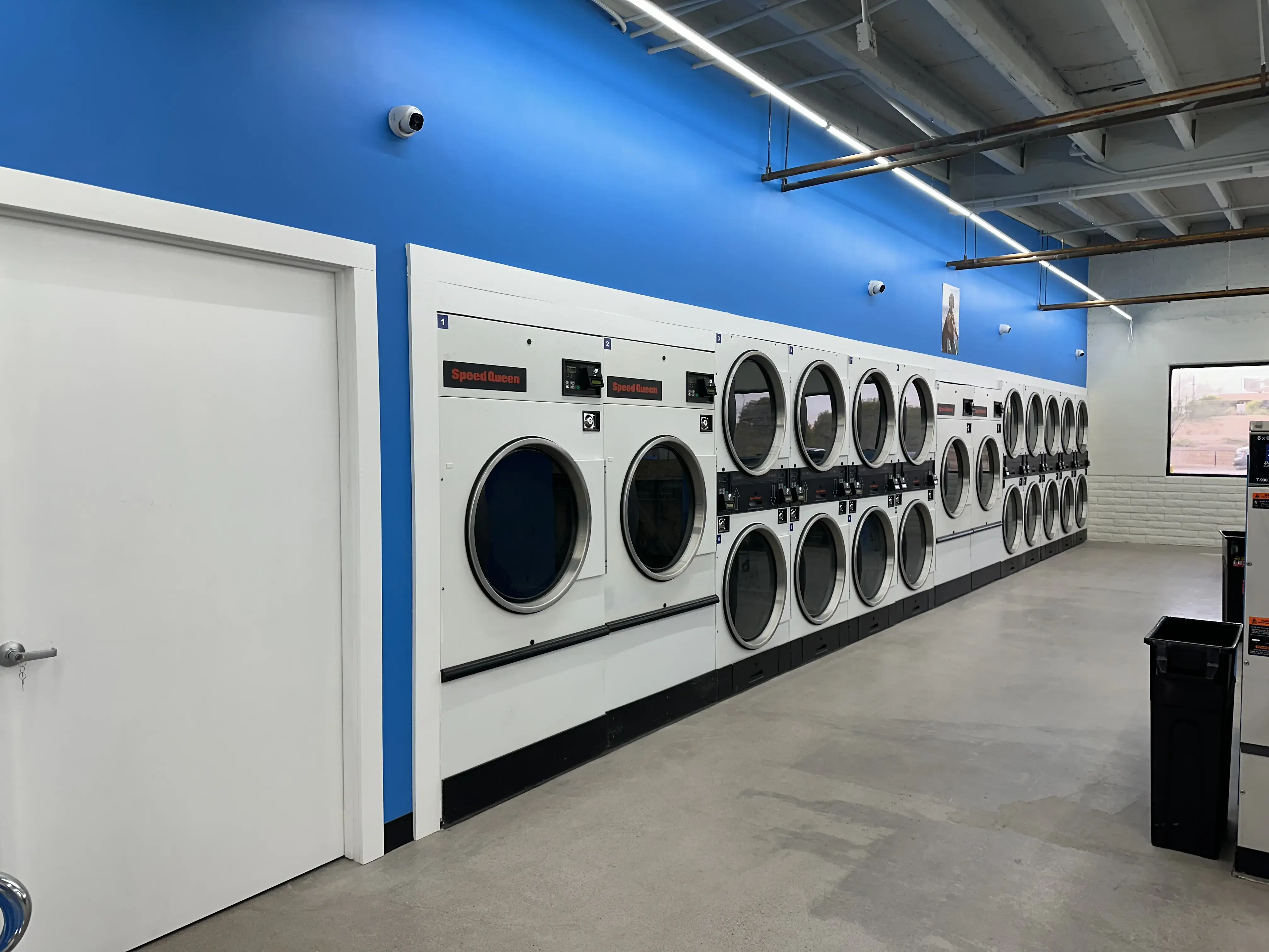 Tiny Bubbles 24 Hour Tempe Laundromat thumbnail 2