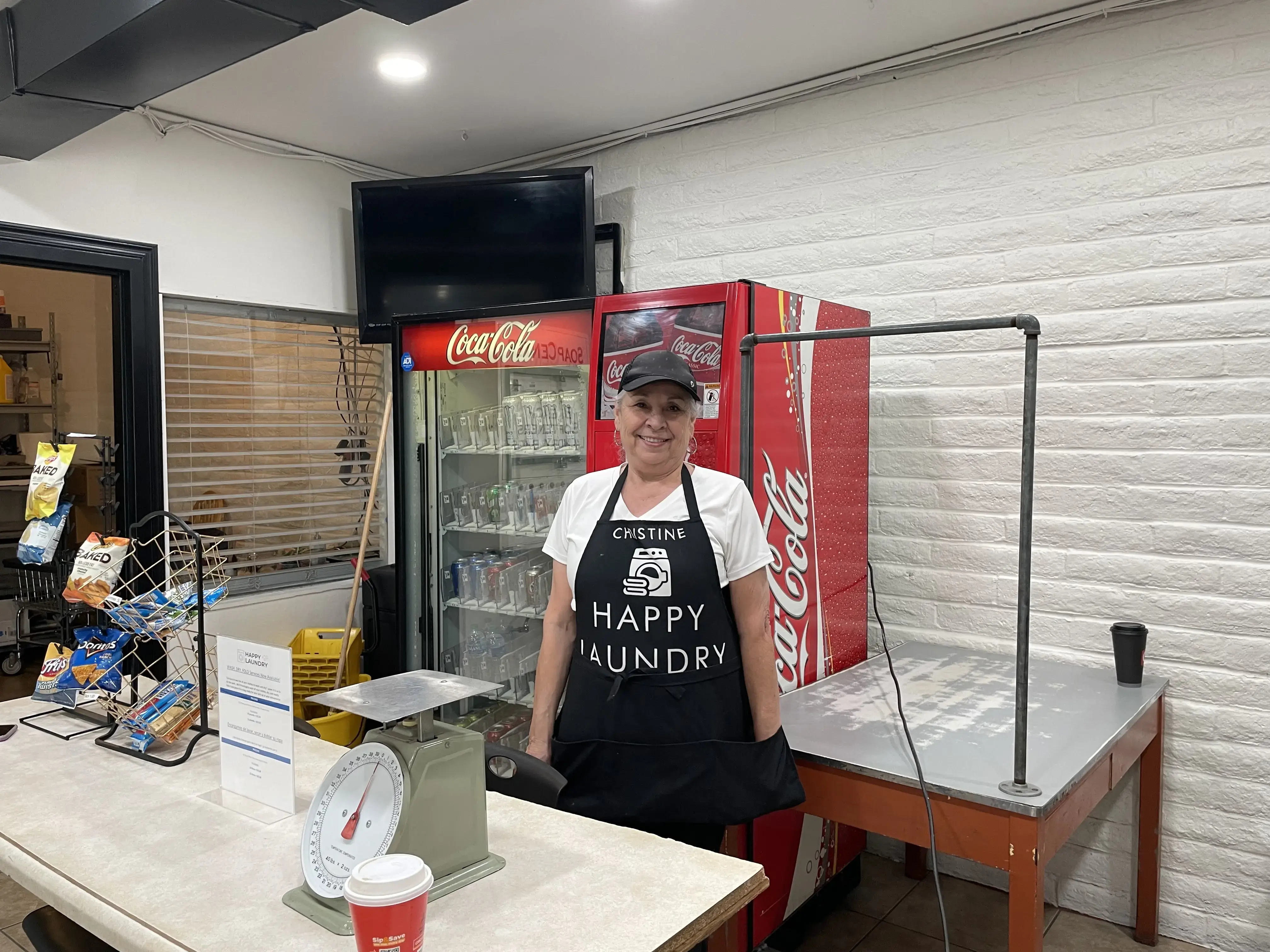 Tiny Bubbles 24 Hour Tucson Laundromat - Image 15