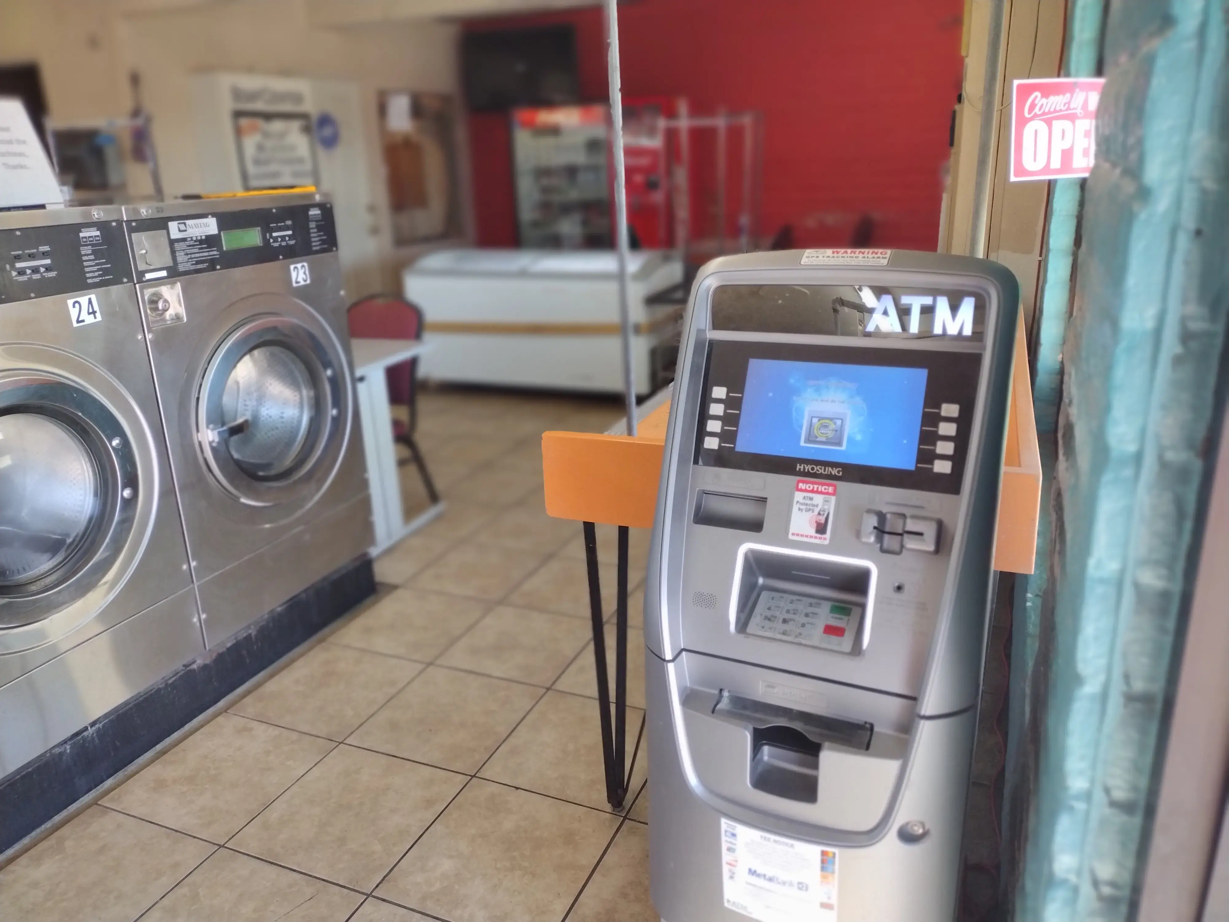 Tiny Bubbles 24 Hour Tucson Laundromat thumbnail 10