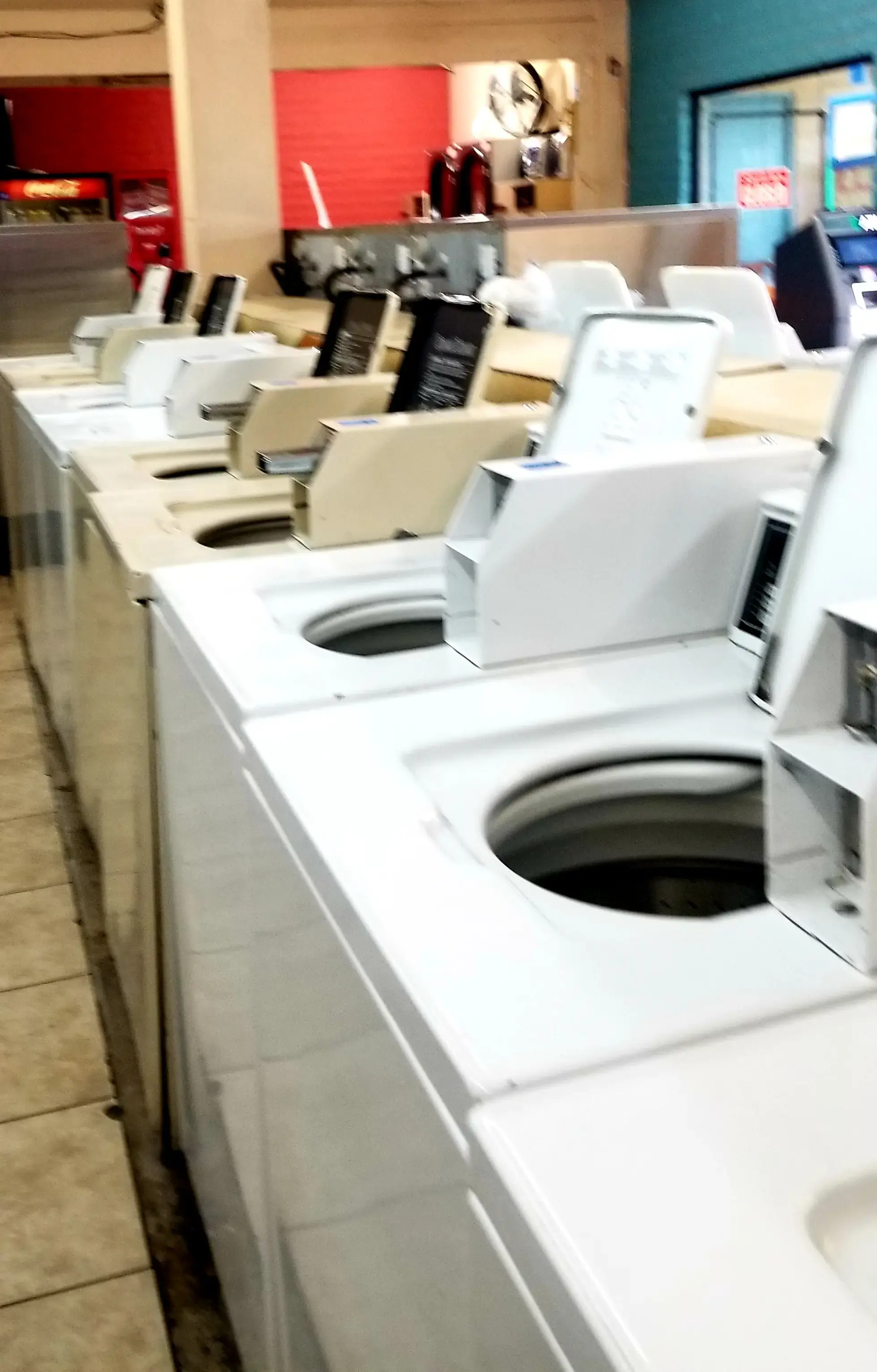 Tiny Bubbles 24 Hour Tucson Laundromat thumbnail 11