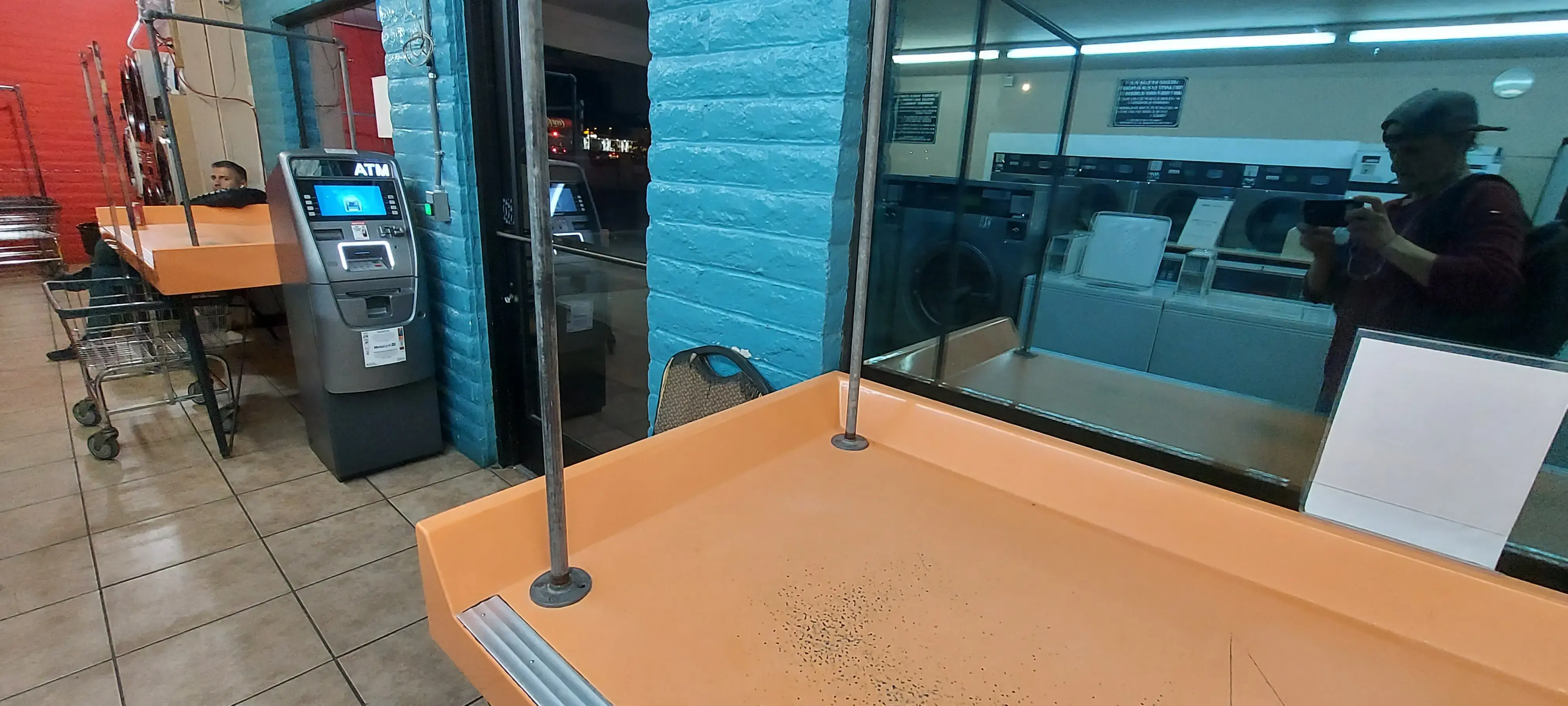 Tiny Bubbles 24 Hour Tucson Laundromat thumbnail 20