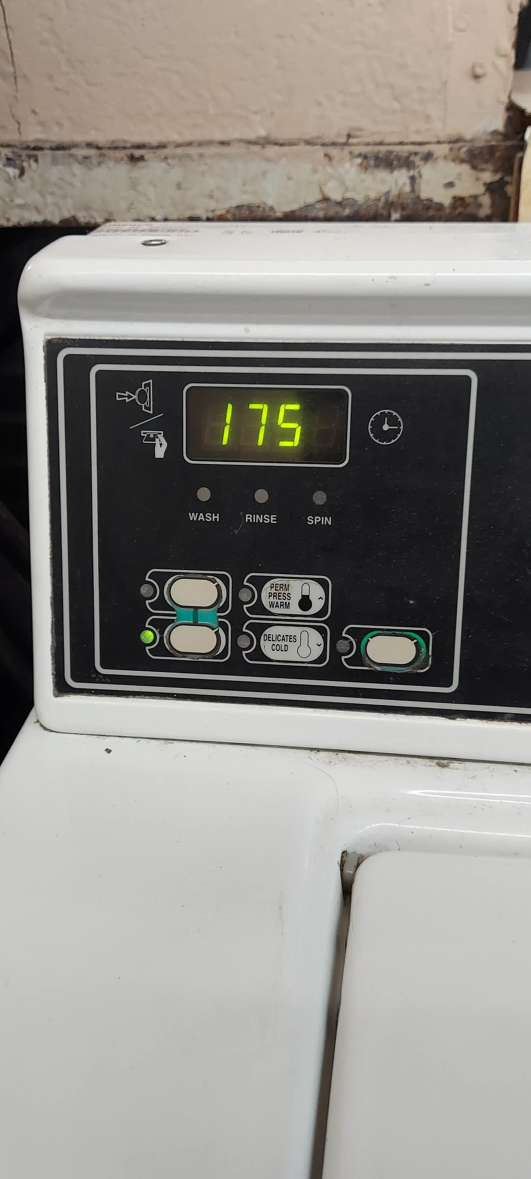 Tiny Bubbles 24 Hour Tucson Laundromat - Image 19