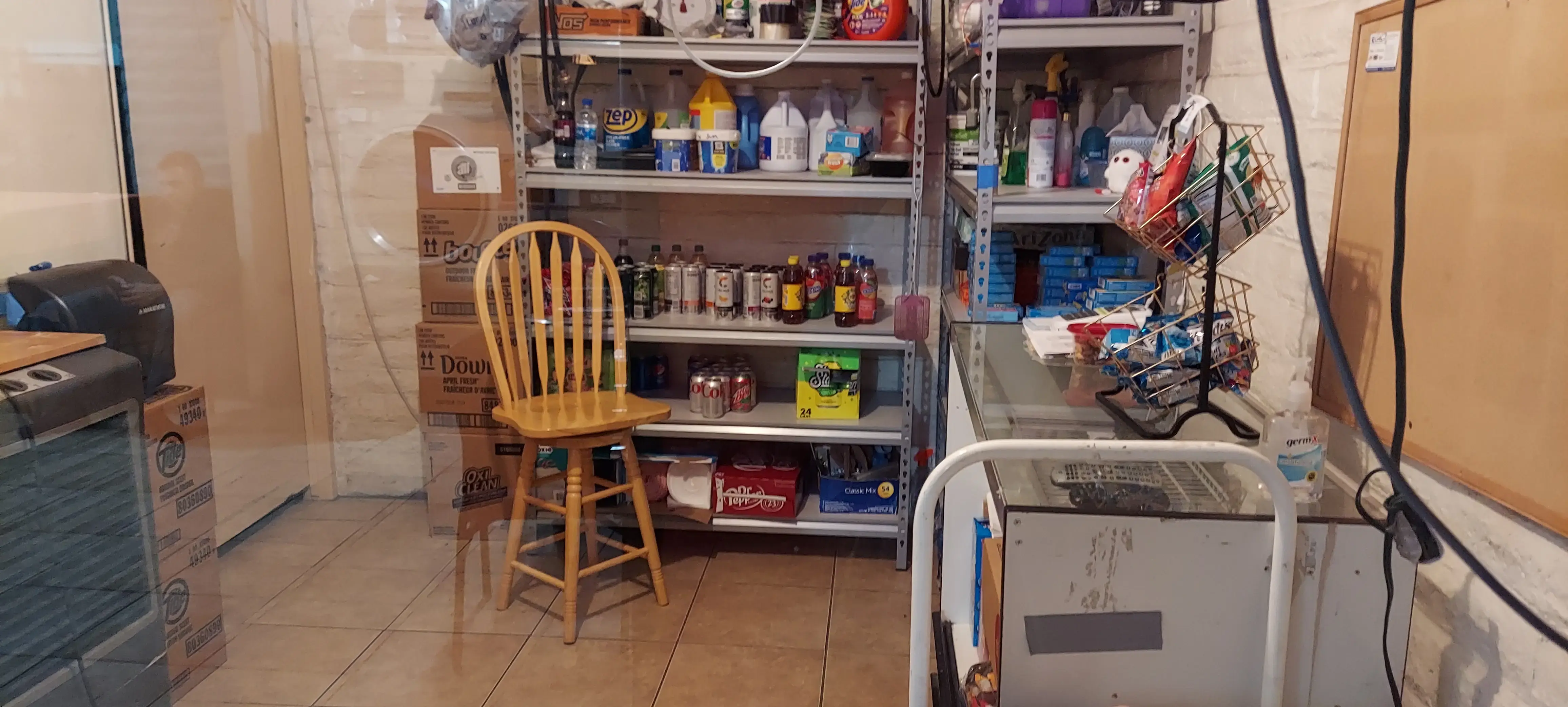 Tiny Bubbles 24 Hour Tucson Laundromat - Image 5