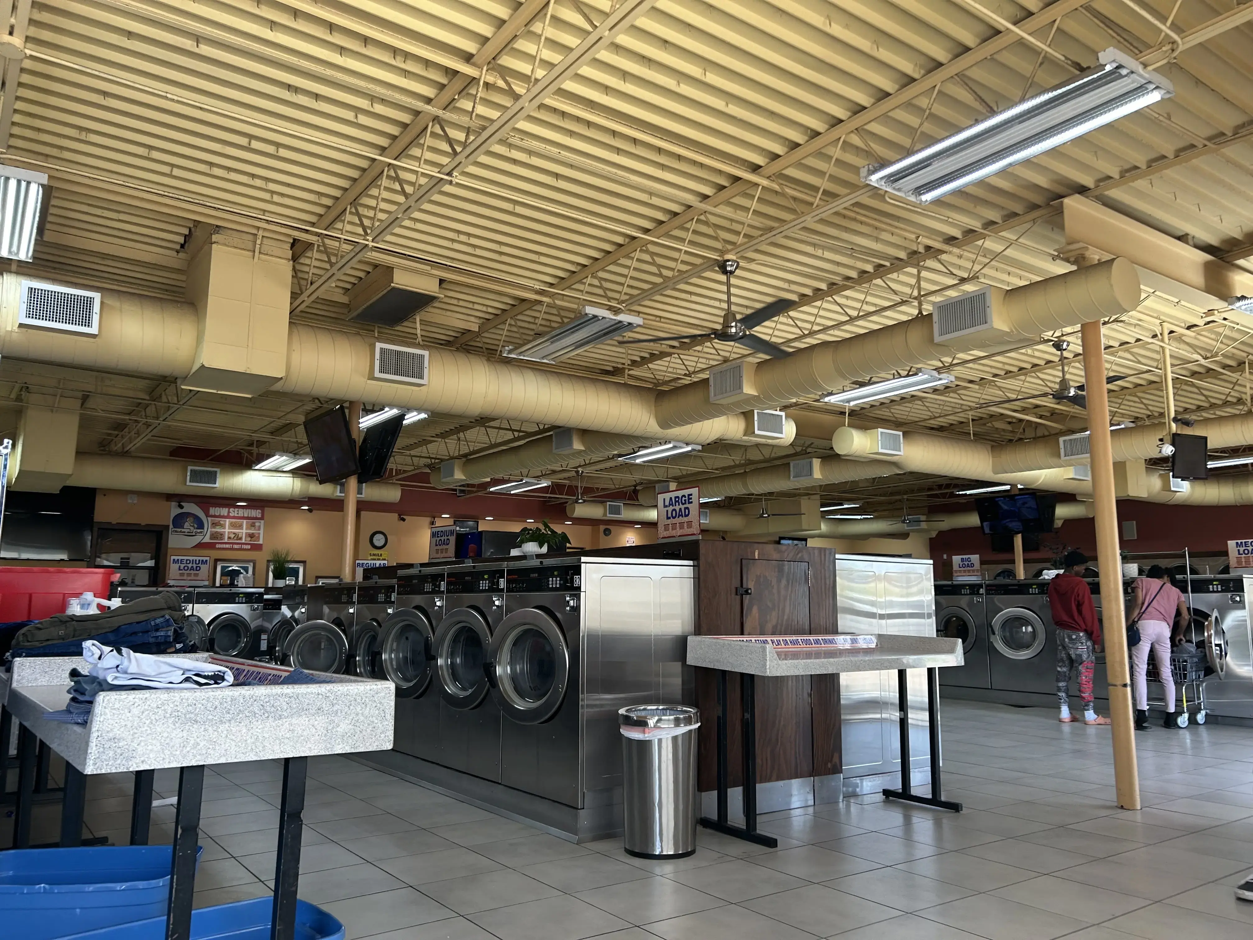 Tiny Bubbles Coin Laundry thumbnail 2