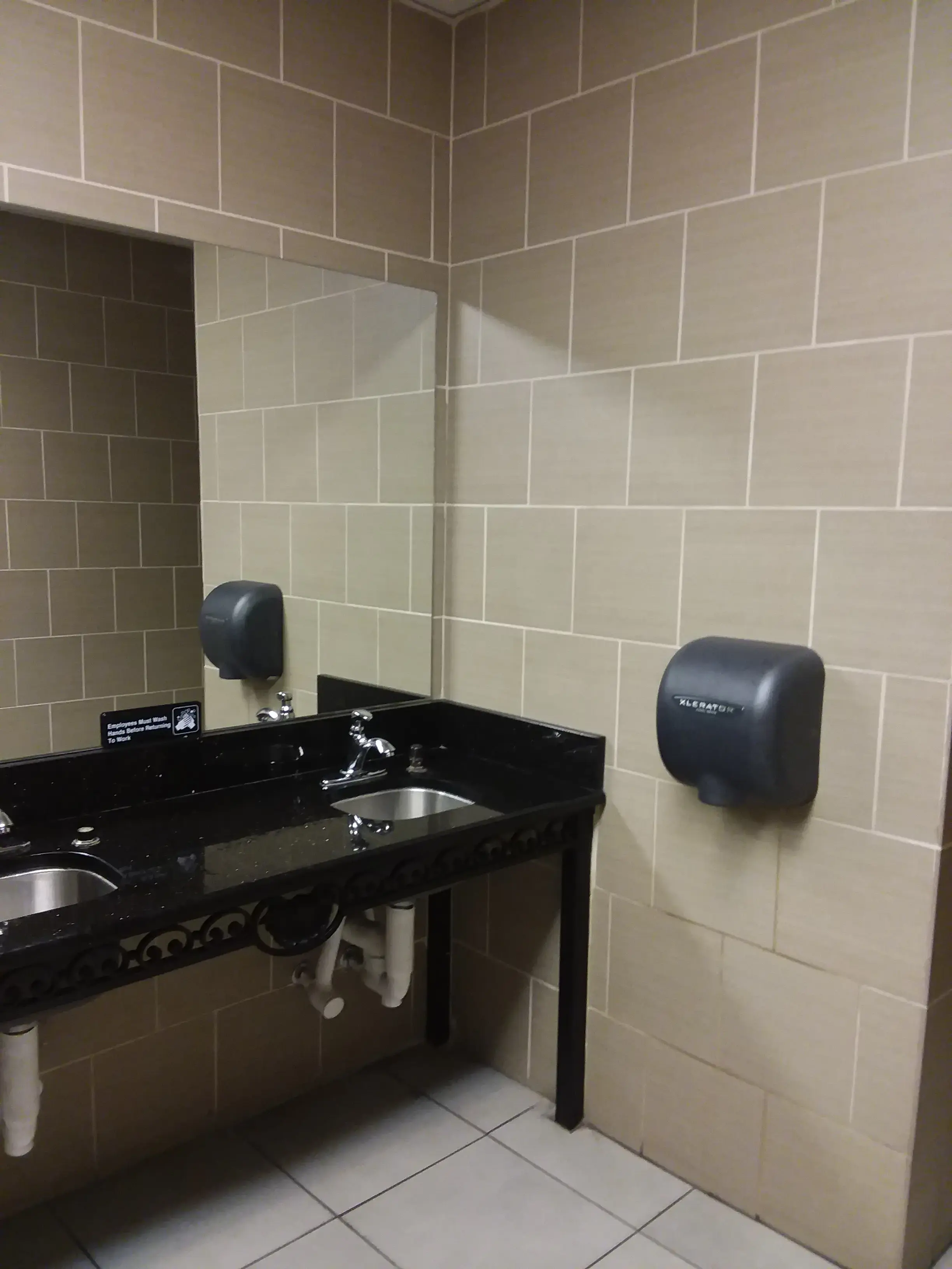 Tiny Bubbles Coin Laundry - Image 5