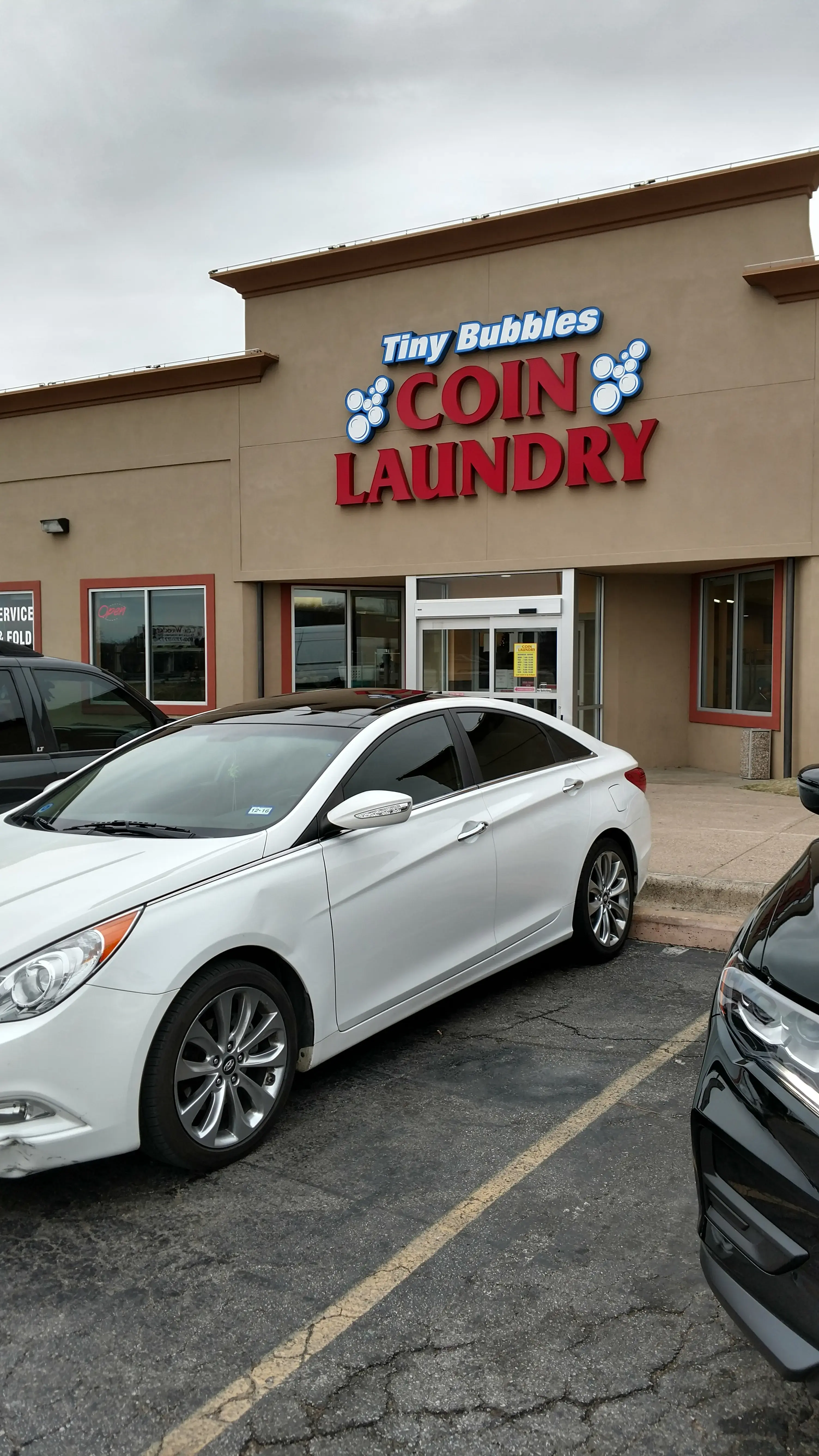 Tiny Bubbles Coin Laundry - Image 8