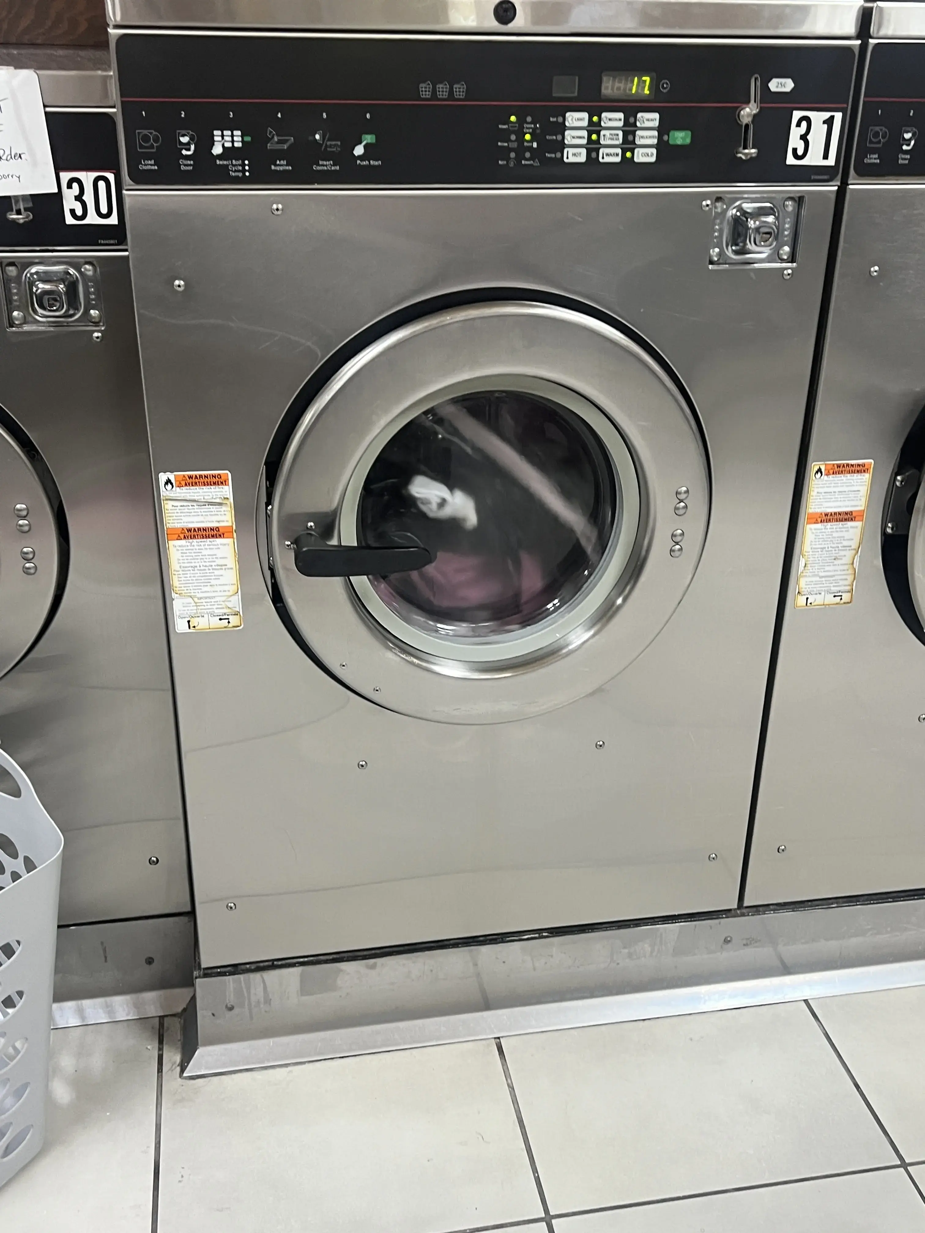 Tiny Bubbles Coin Laundry thumbnail 4