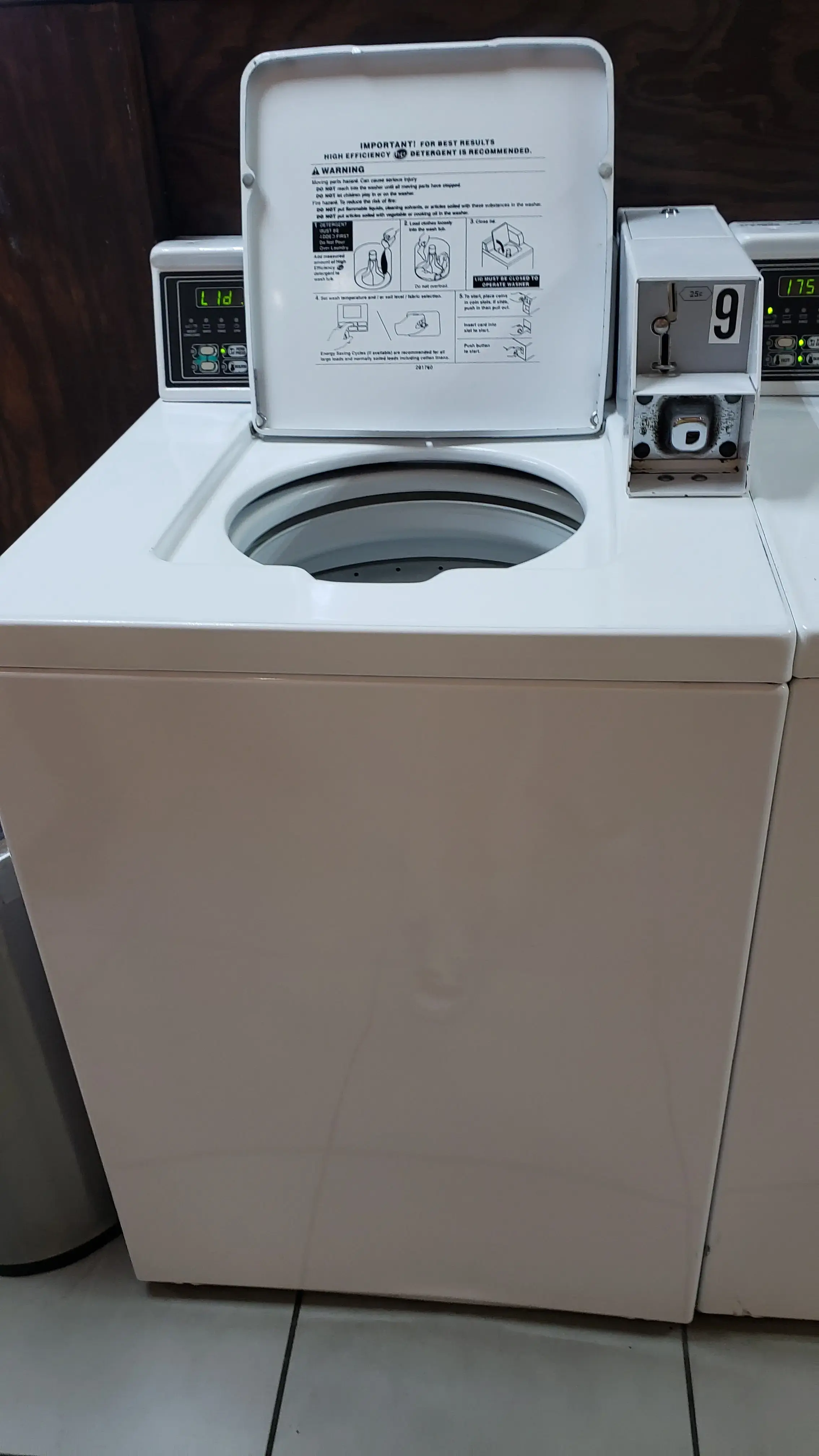 Tiny Bubbles Coin Laundry thumbnail 16