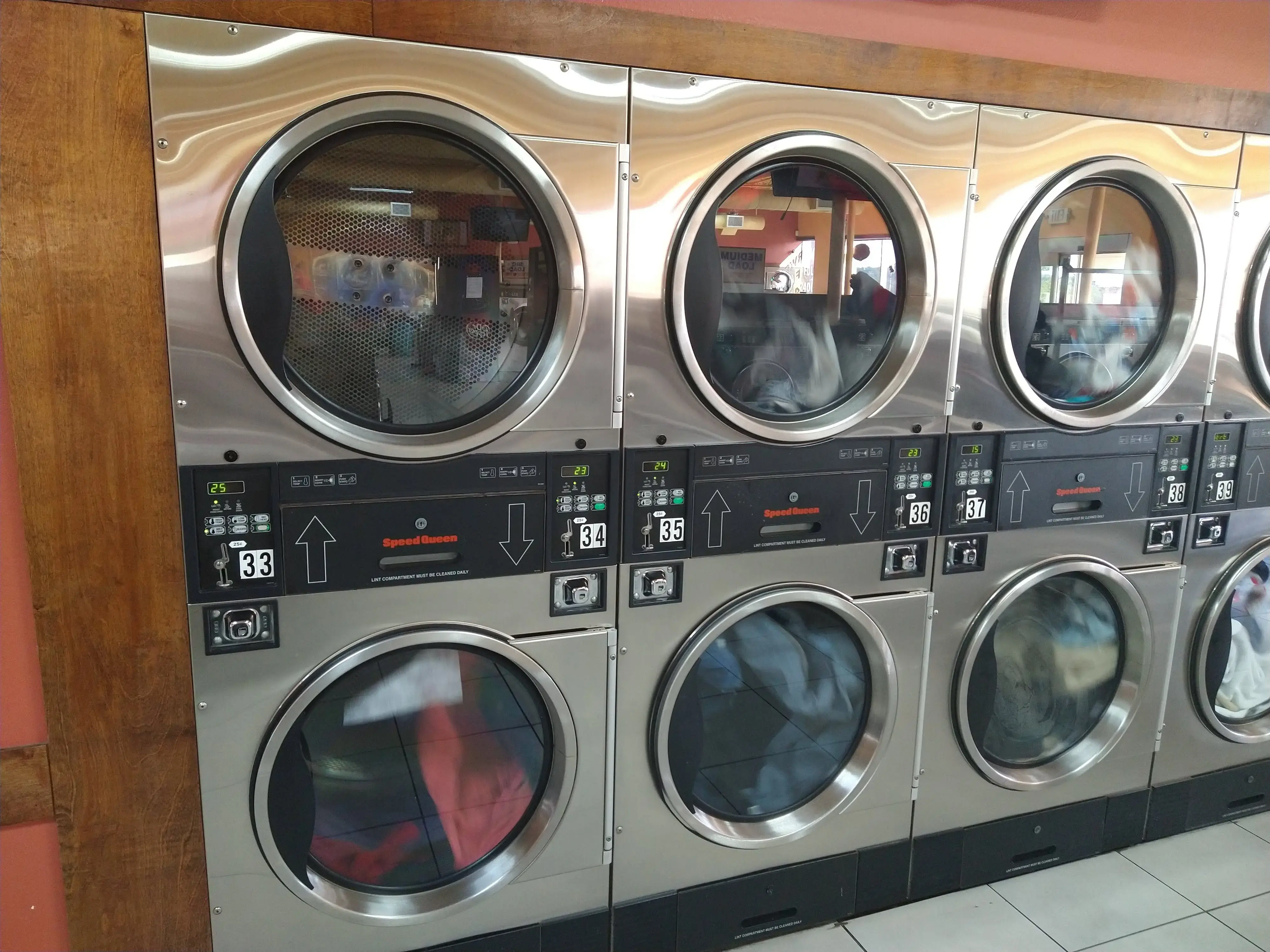 Tiny Bubbles Coin Laundry - Image 17