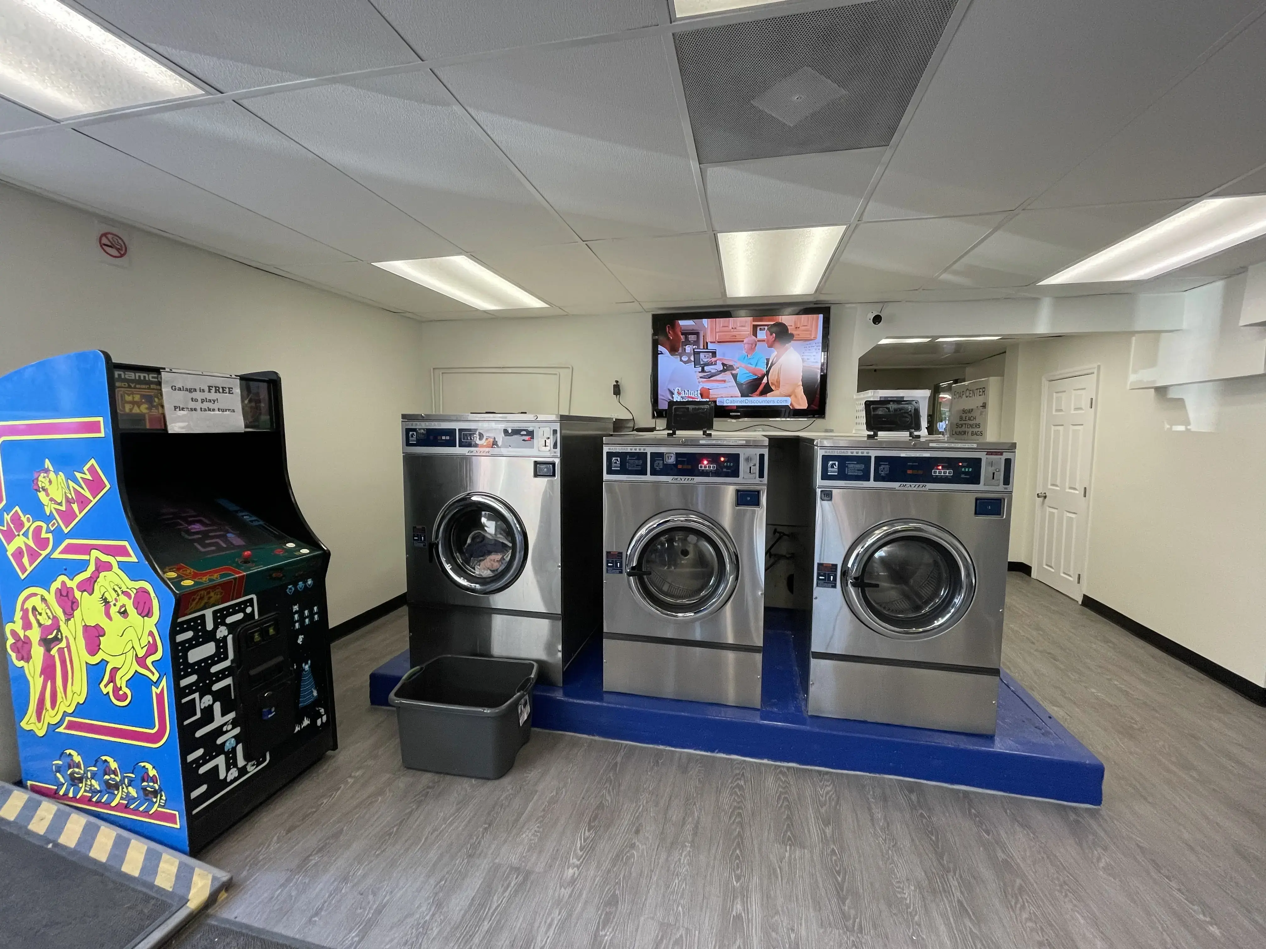 Tiny Bubbles Laundromat Front Royal thumbnail 1