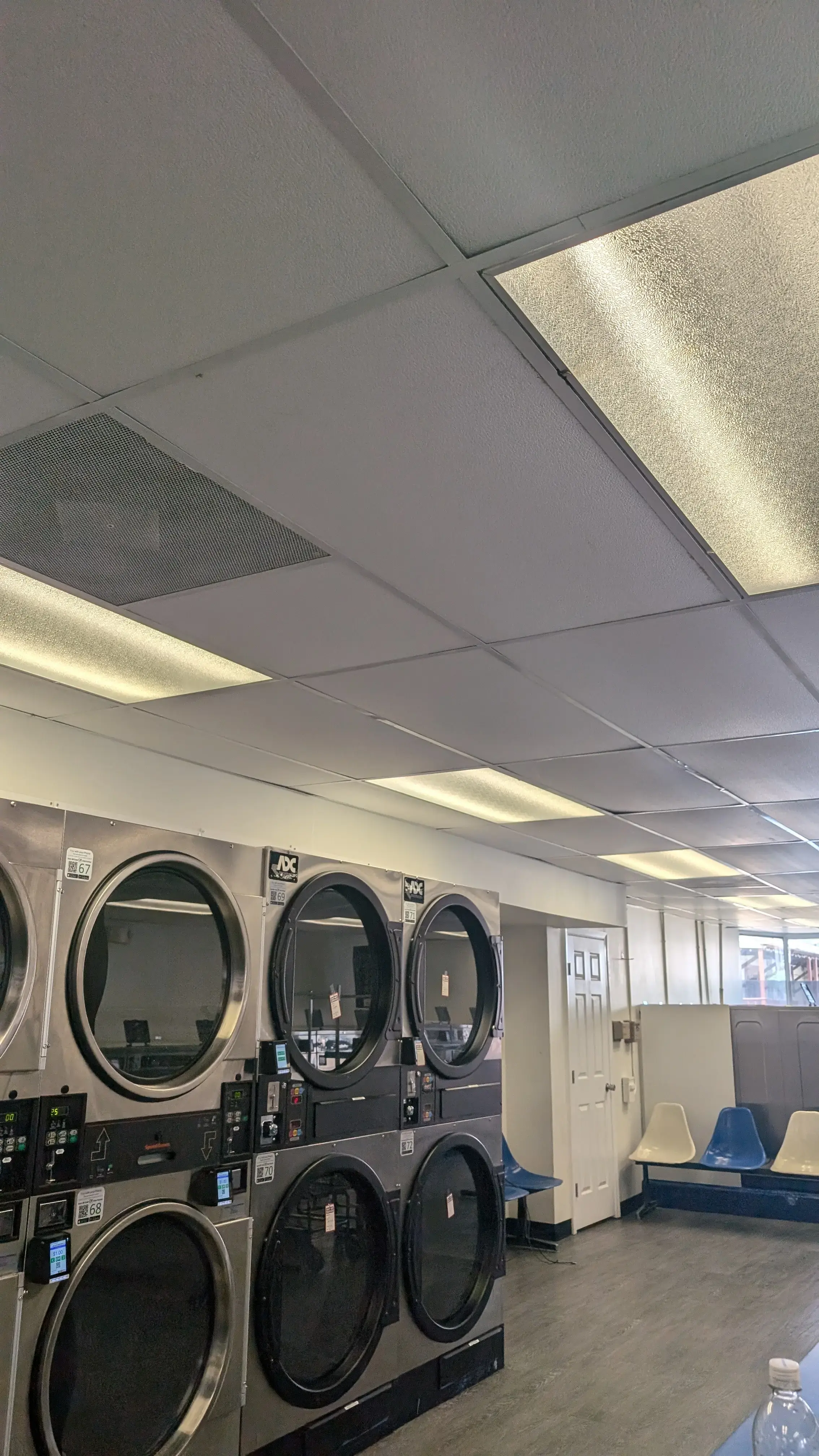 Tiny Bubbles Laundromat Front Royal thumbnail 15