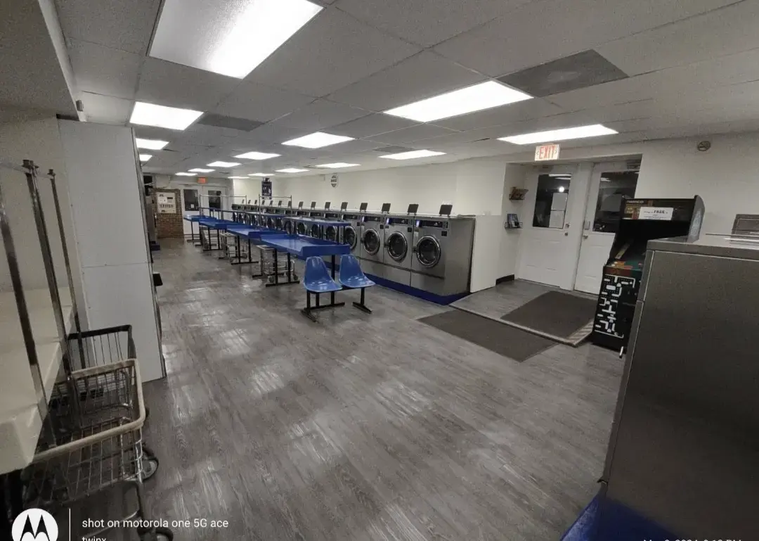Tiny Bubbles Laundromat Front Royal thumbnail 16