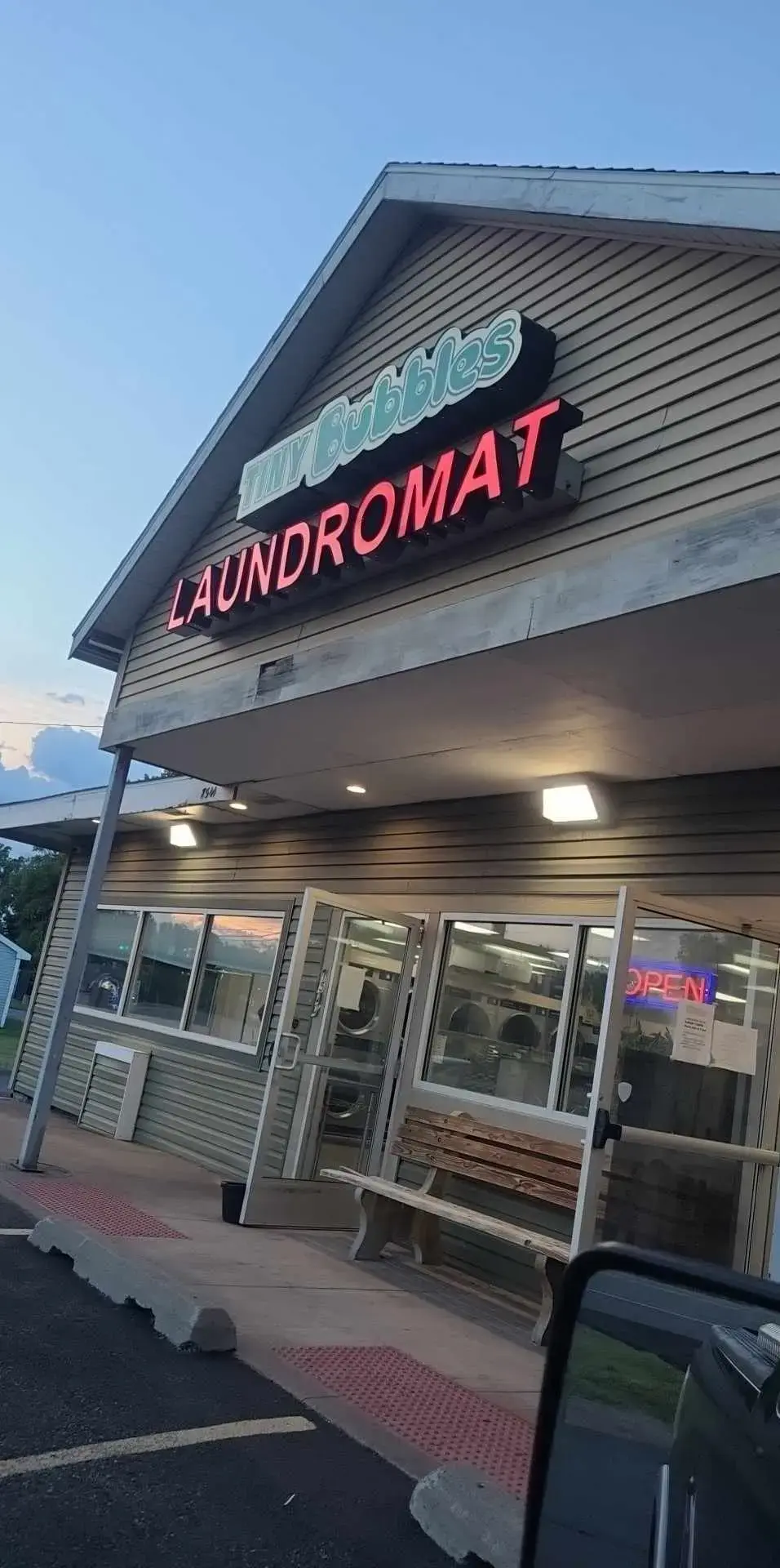 Tiny Bubbles Laundromat thumbnail 2