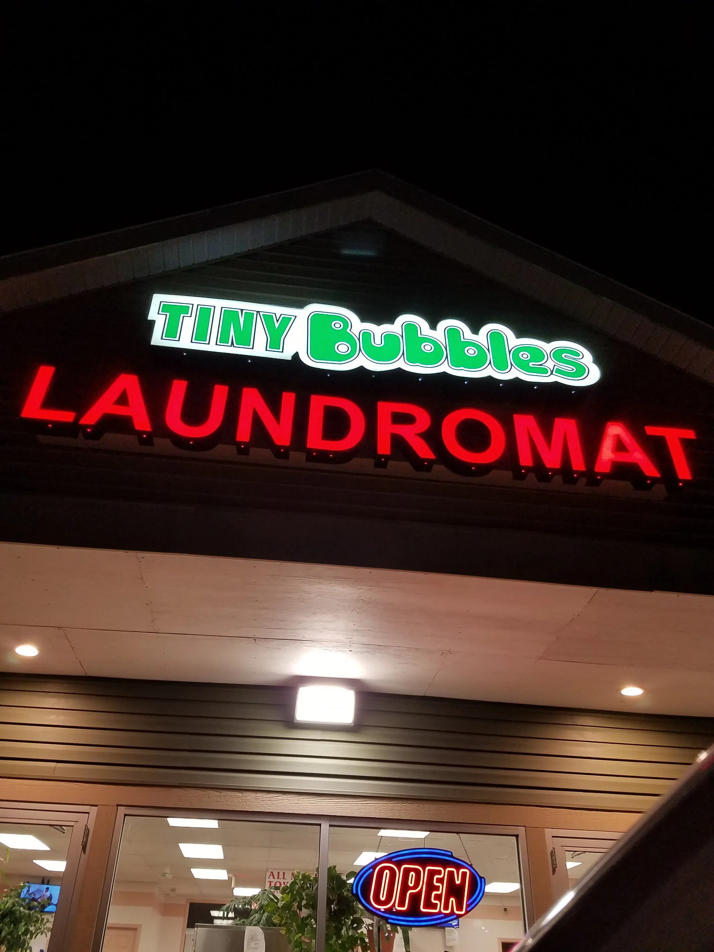 Tiny Bubbles Laundromat thumbnail 15