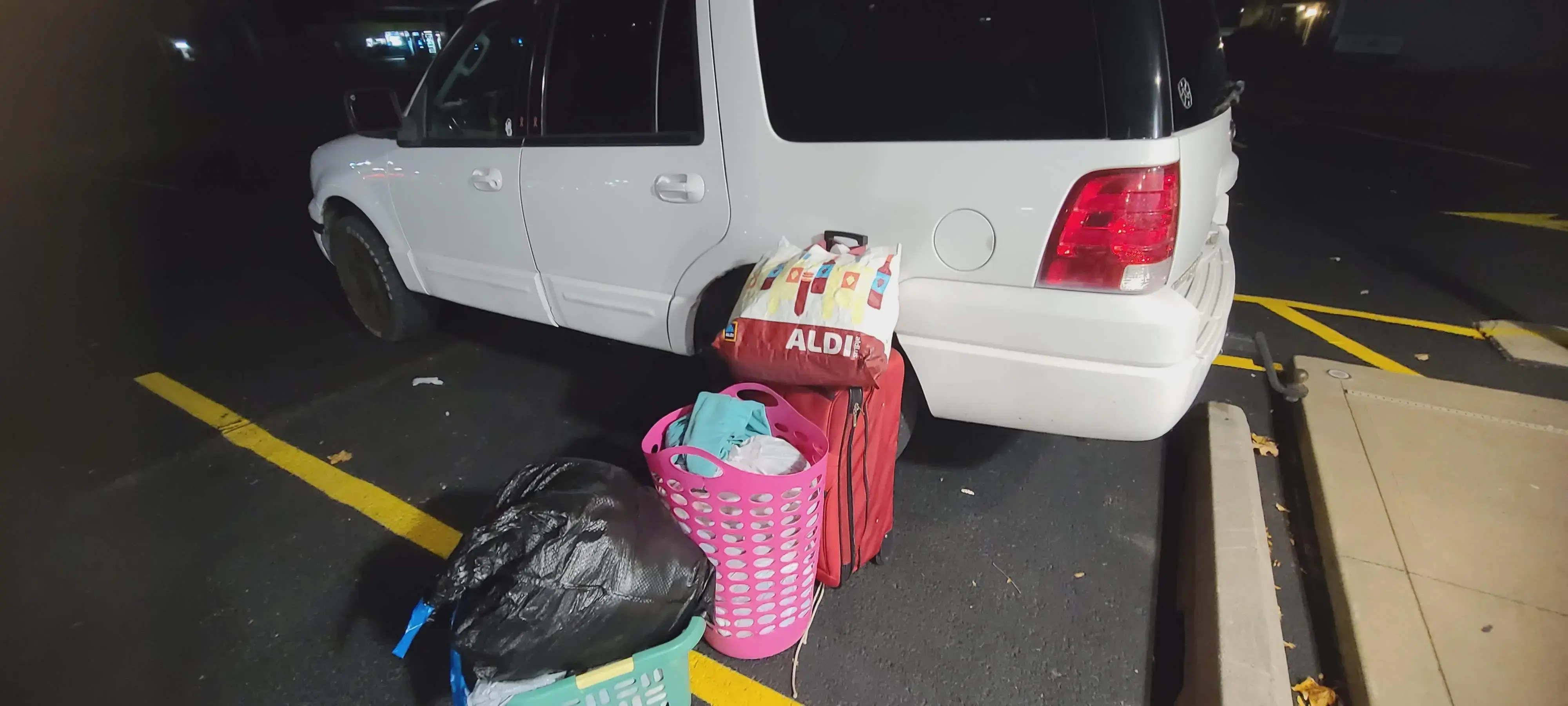 Tiny Bubbles Laundromat - Image 8