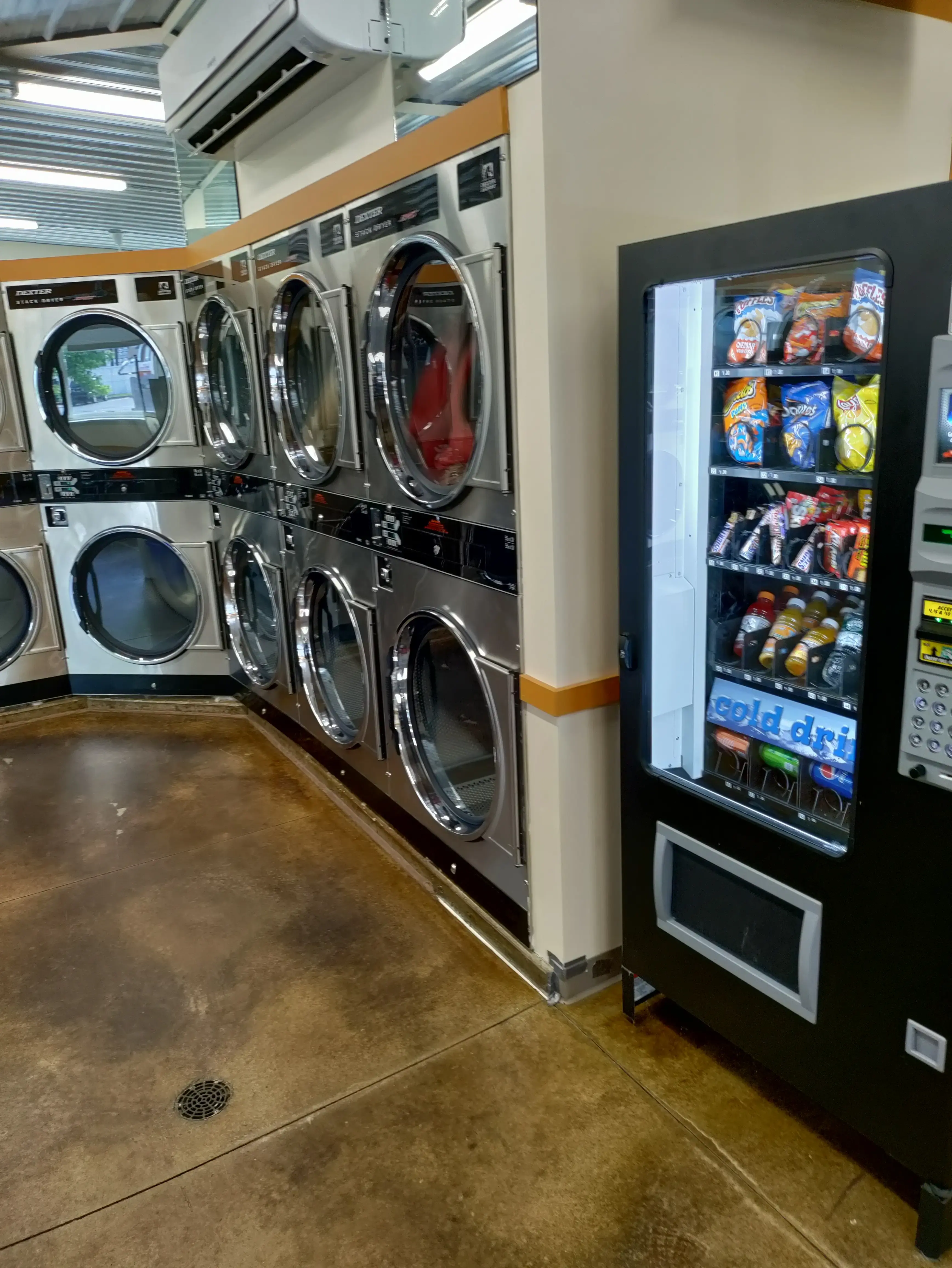 Tiny Bubbles Laundromat thumbnail 16