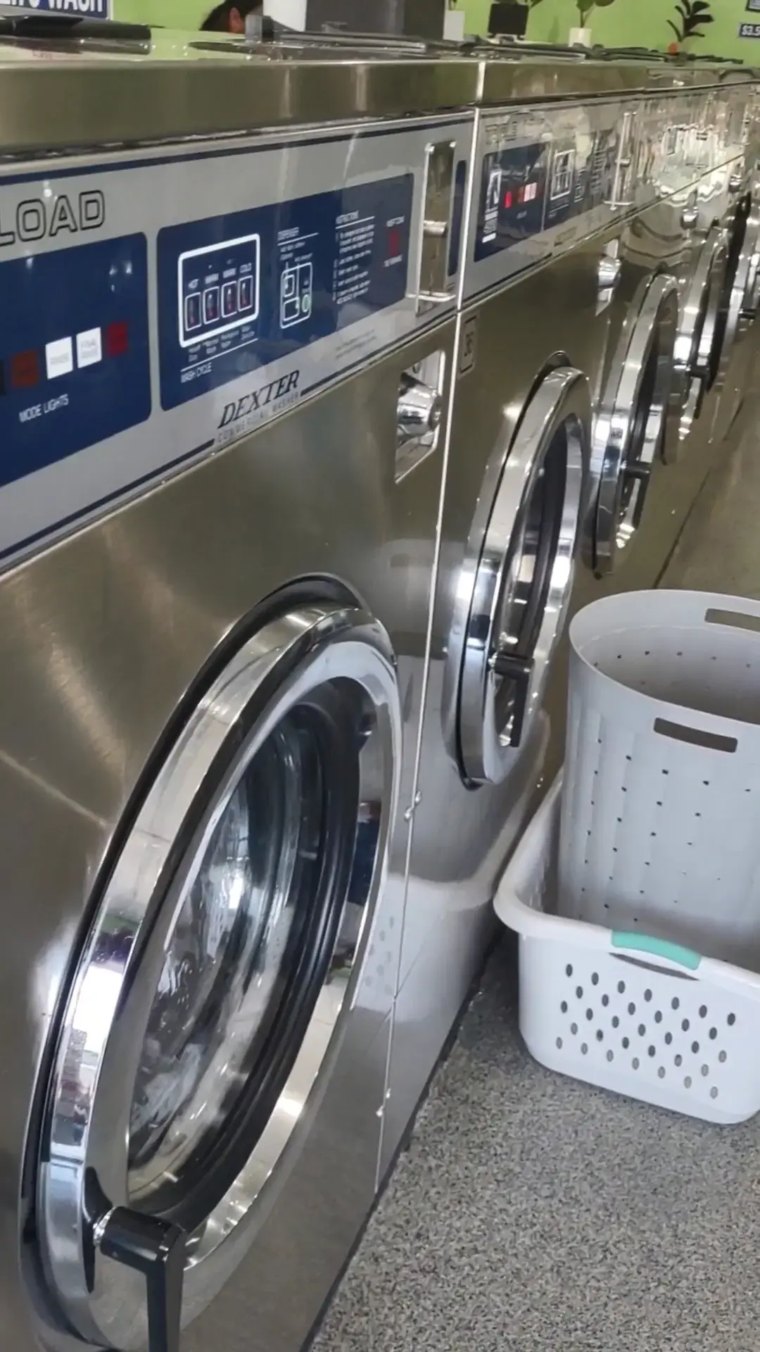 Tiny bubbles laundromat - Image 2