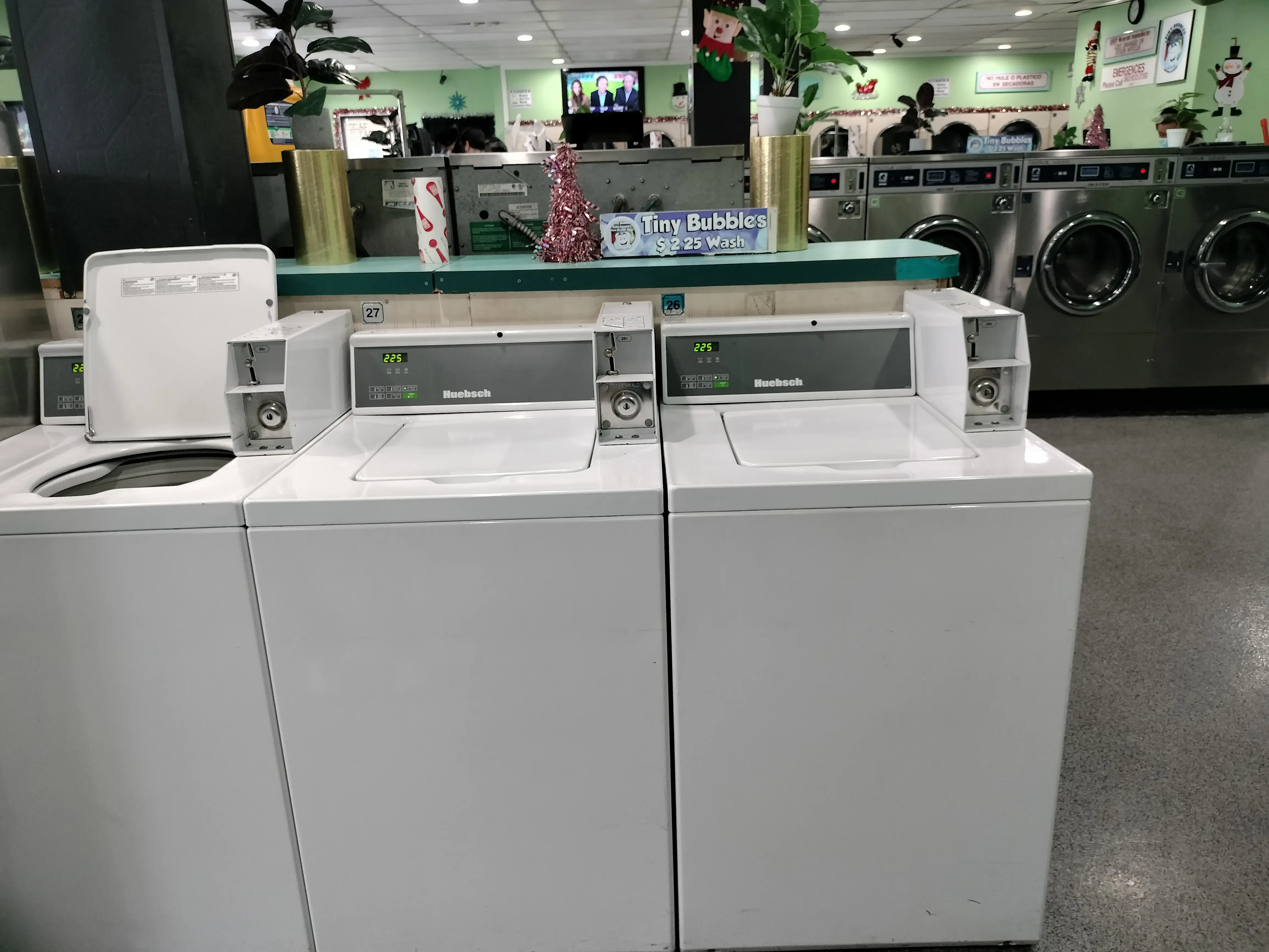 Tiny bubbles laundromat - Image 13