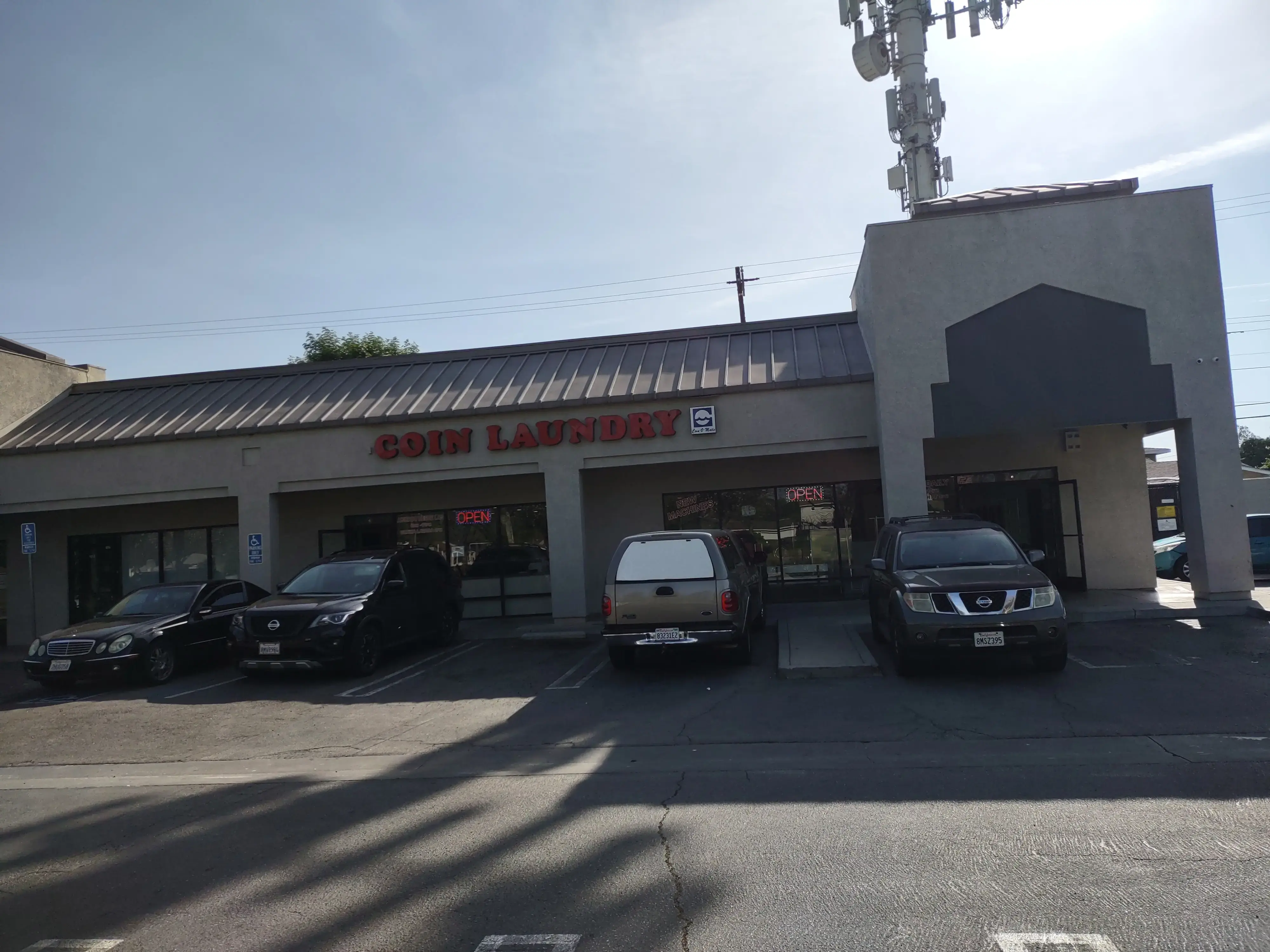 Tiny bubbles laundromat - Image 11