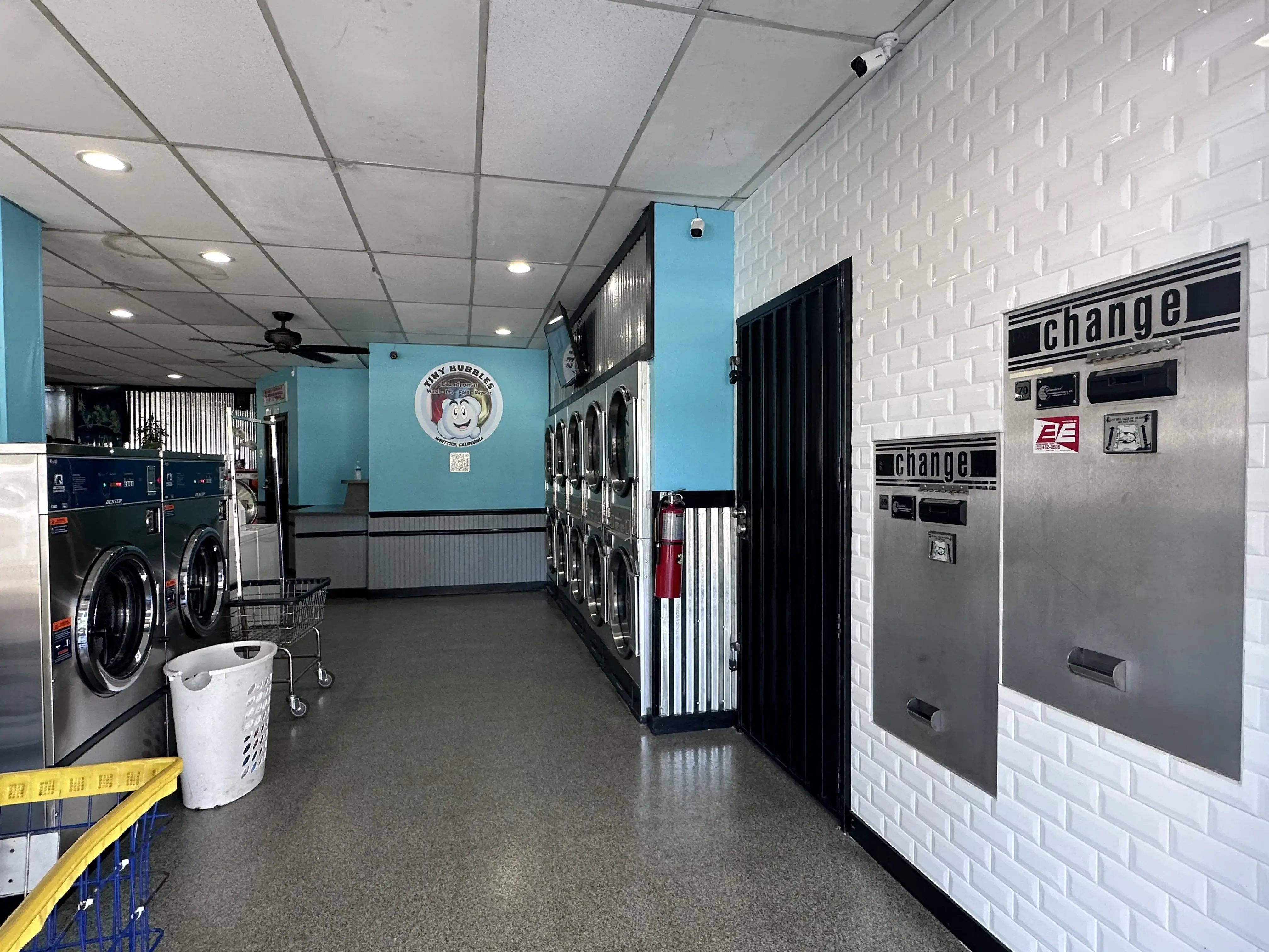 Tiny bubbles laundromat - Image 5